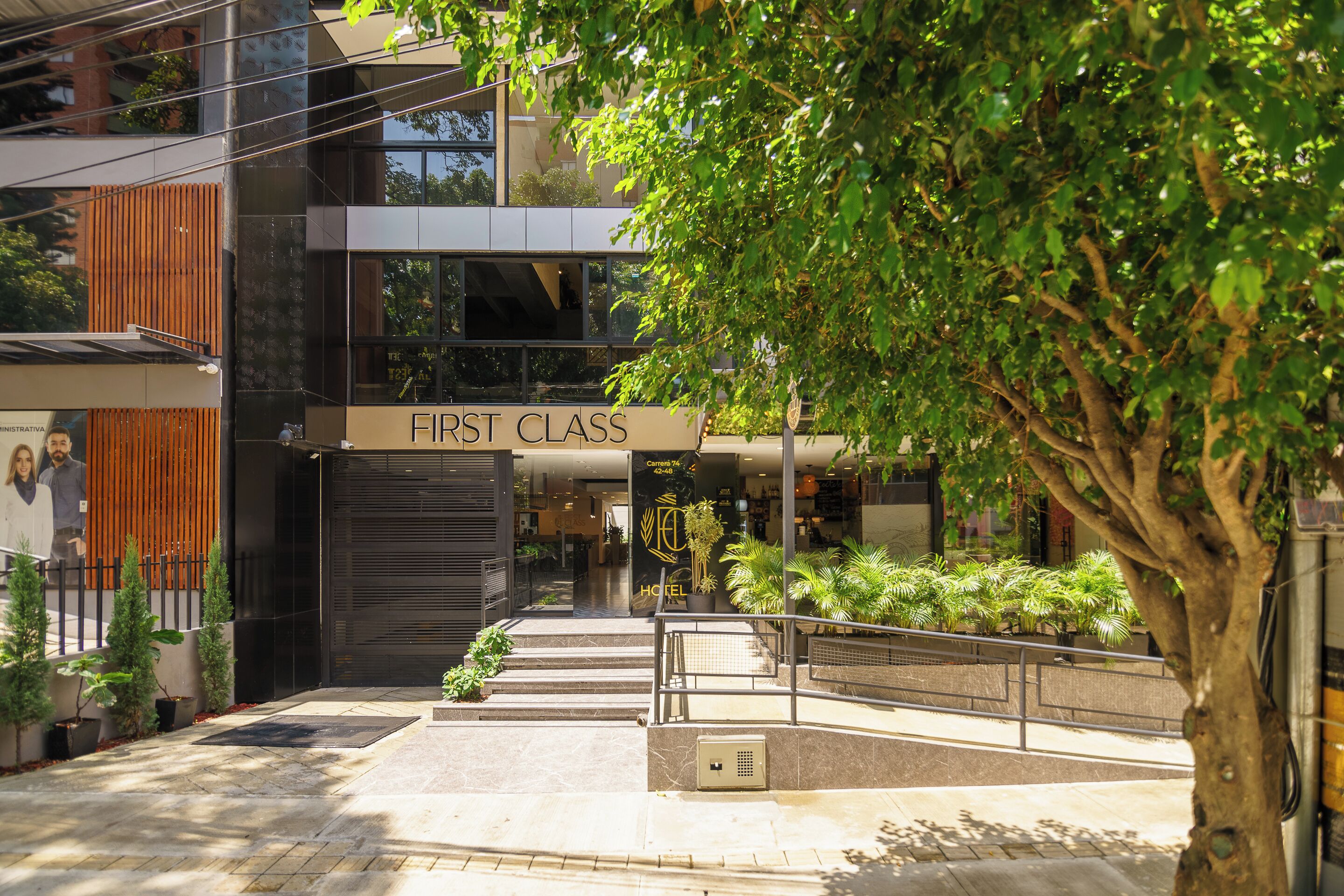 First Class Hotel