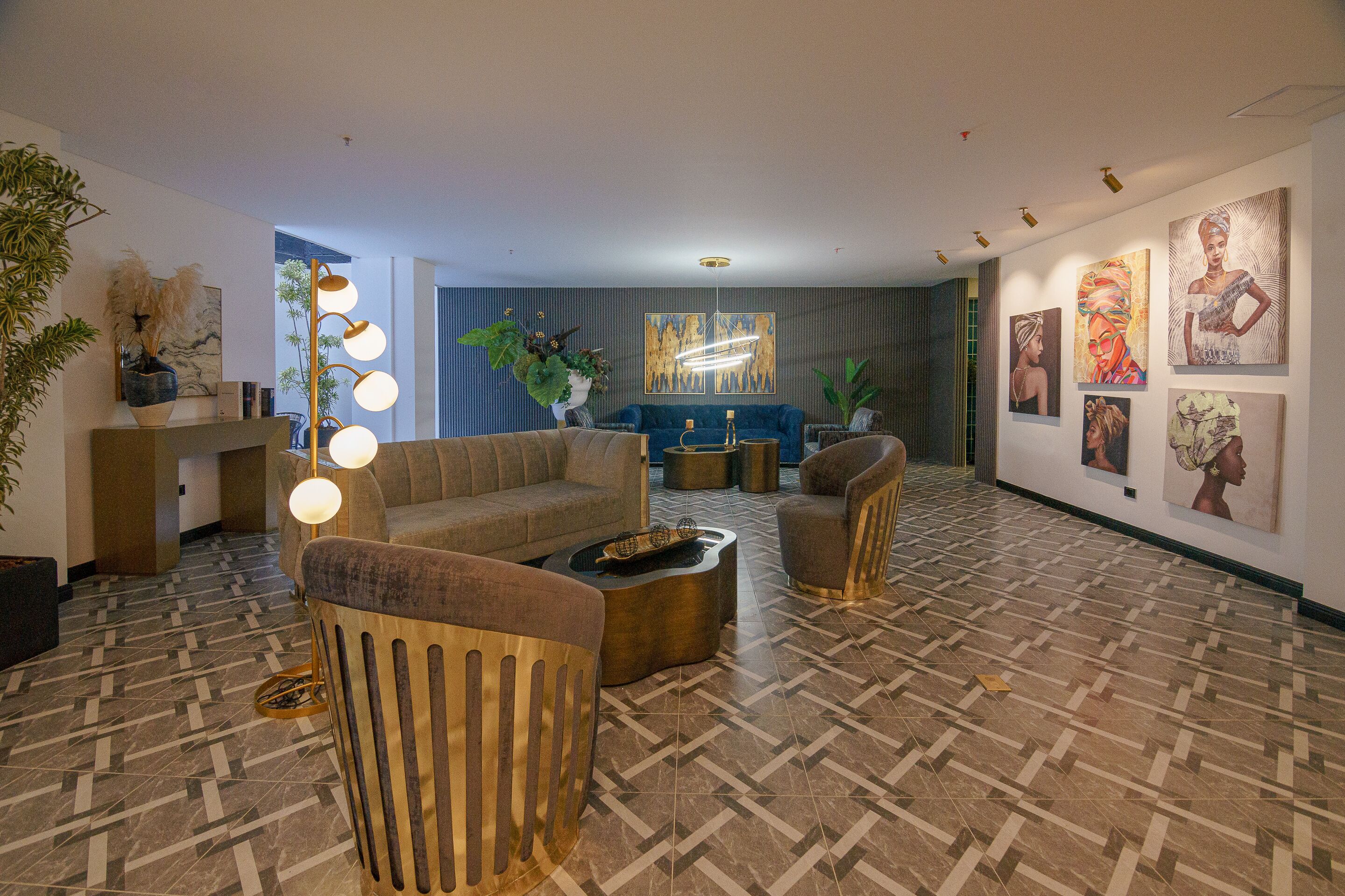 First Class Hotel