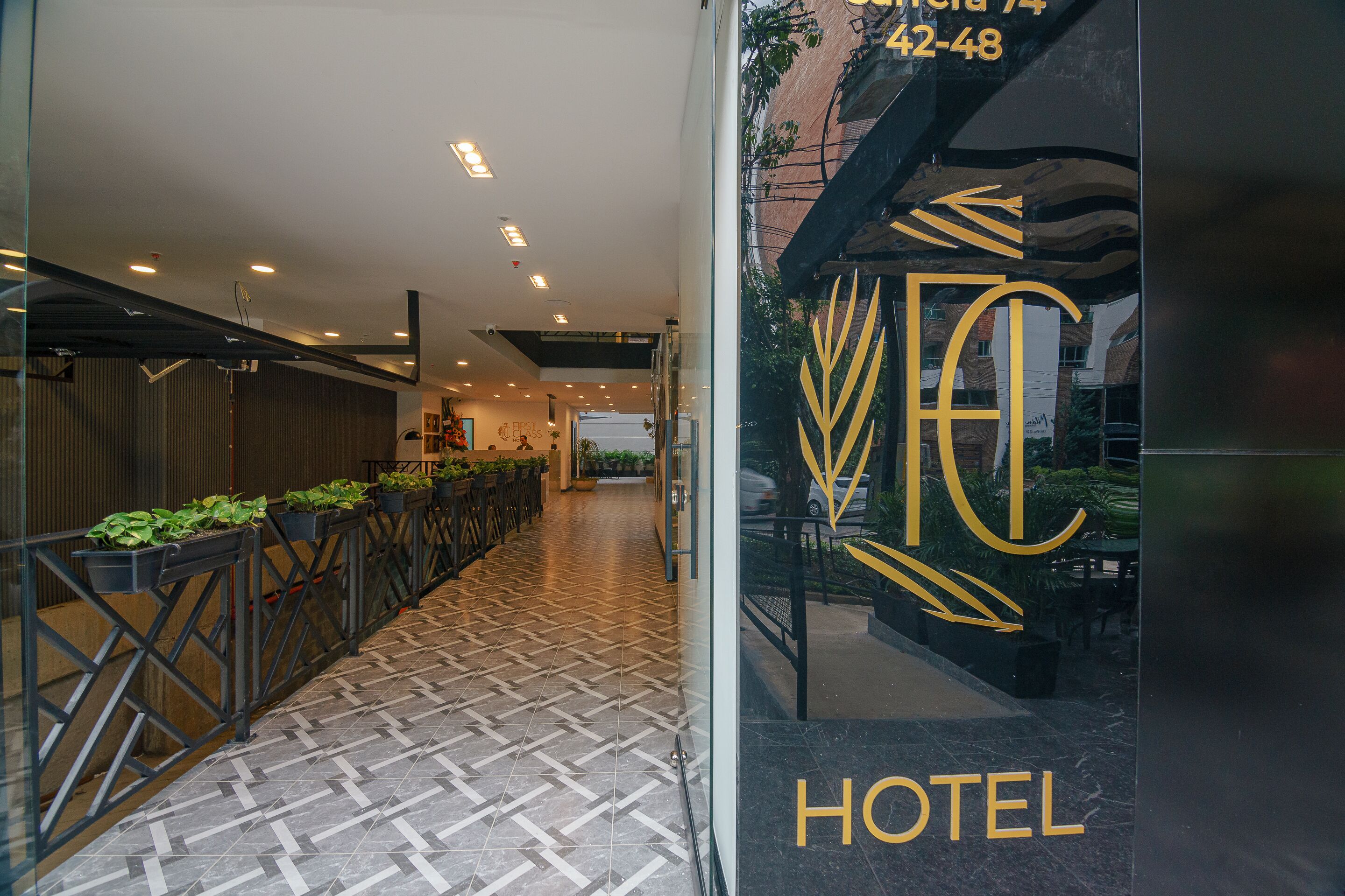 First Class Hotel