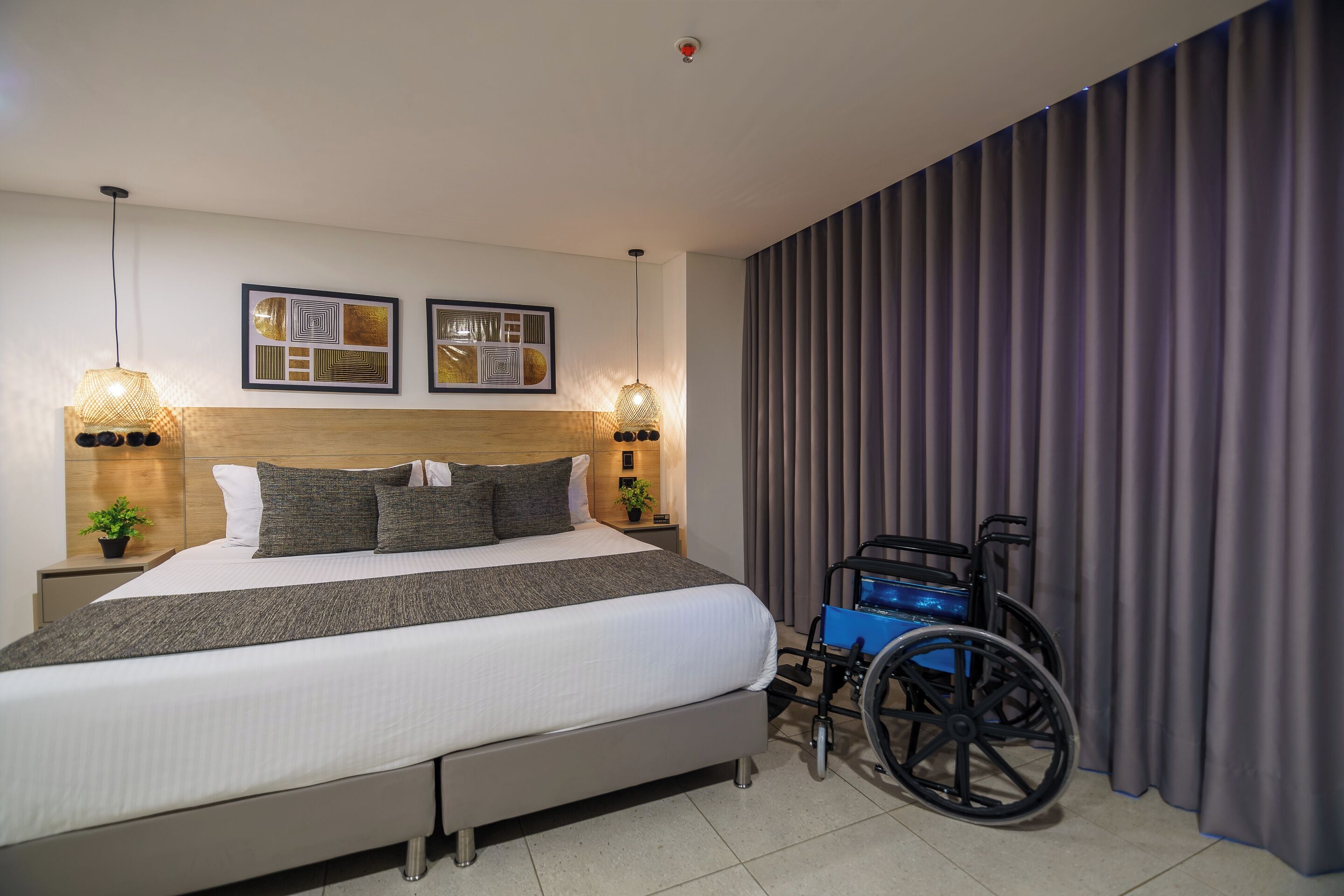 First Class Hotel