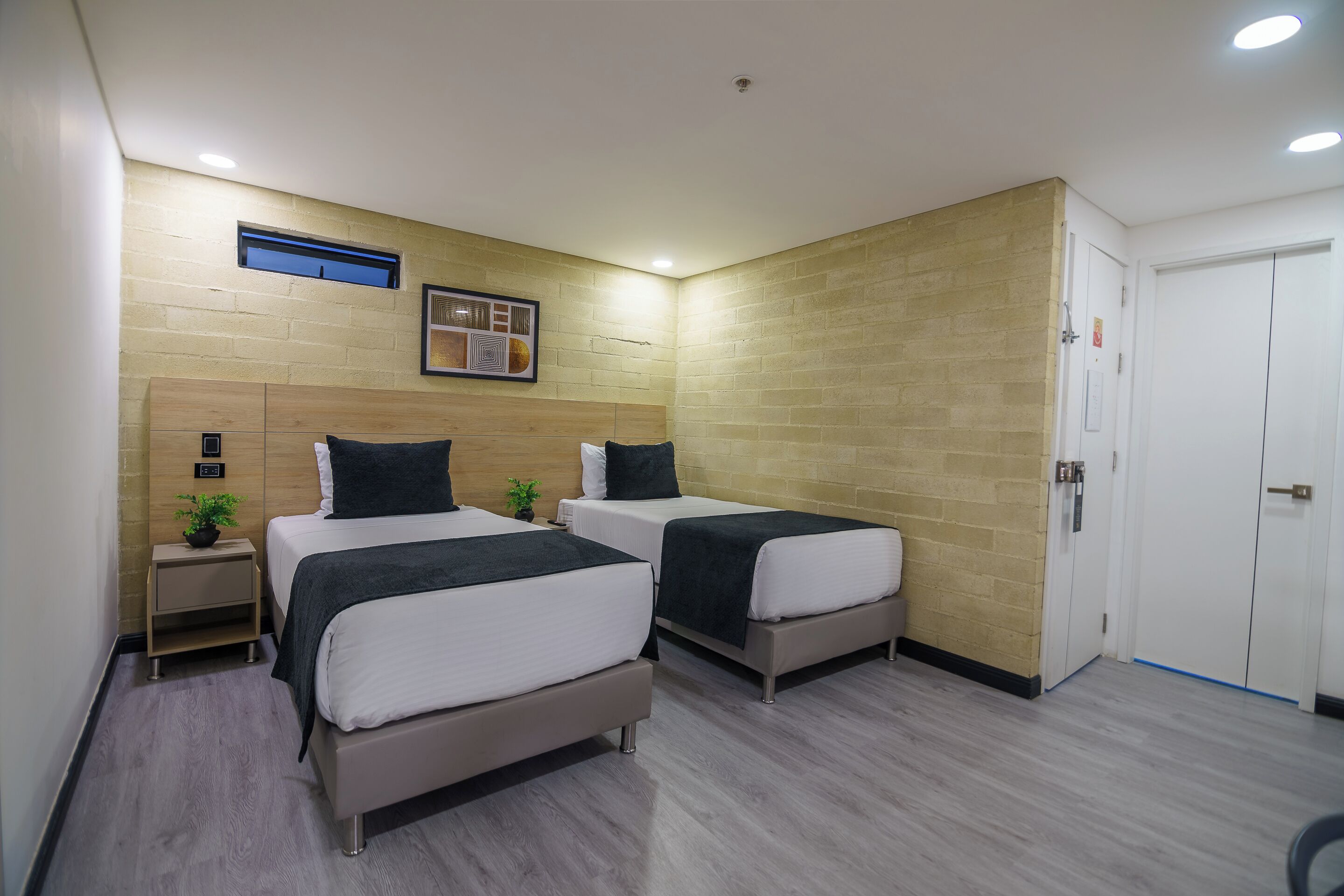 First Class Hotel