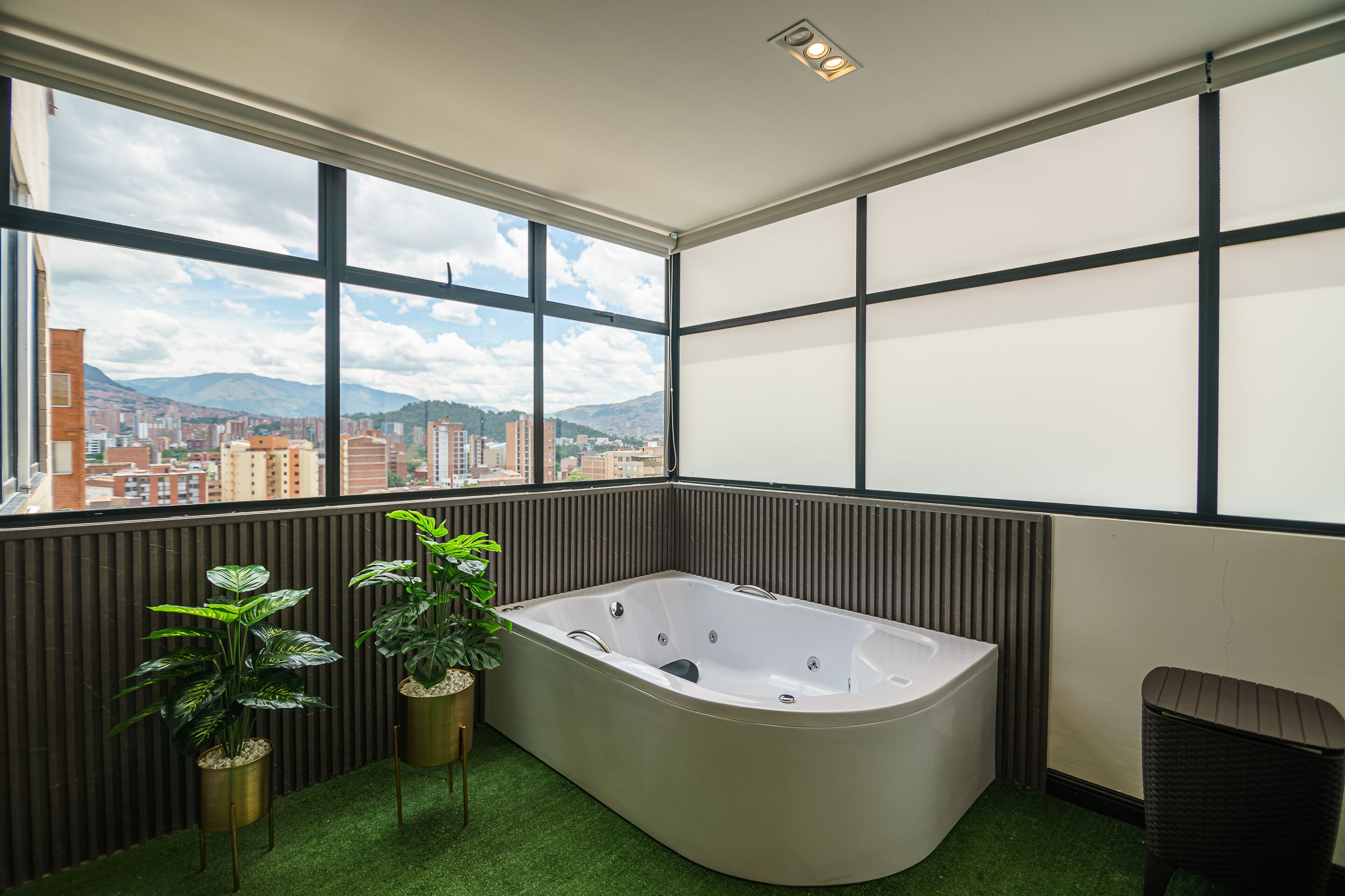 First Class Hotel