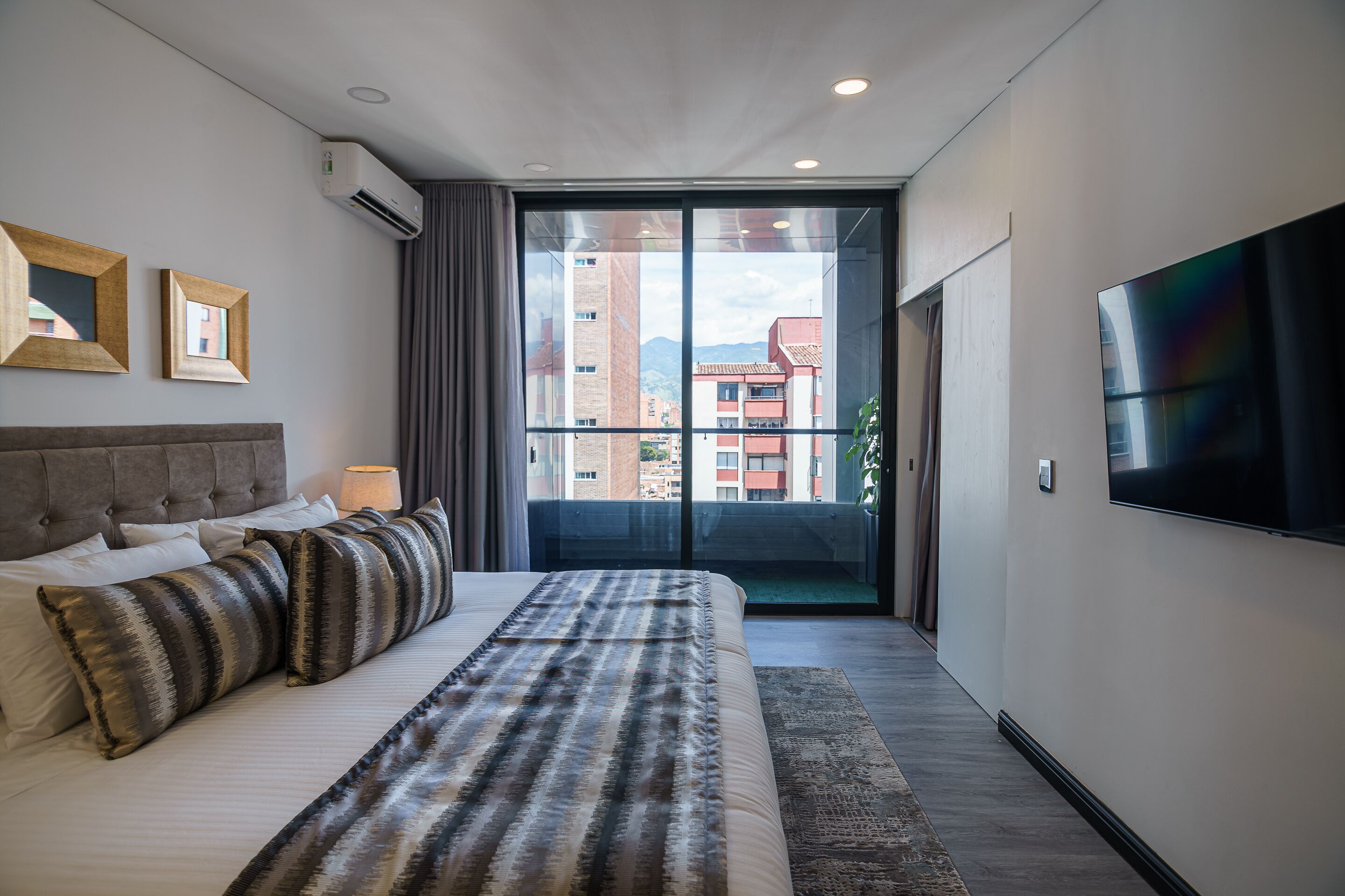 First Class Hotel