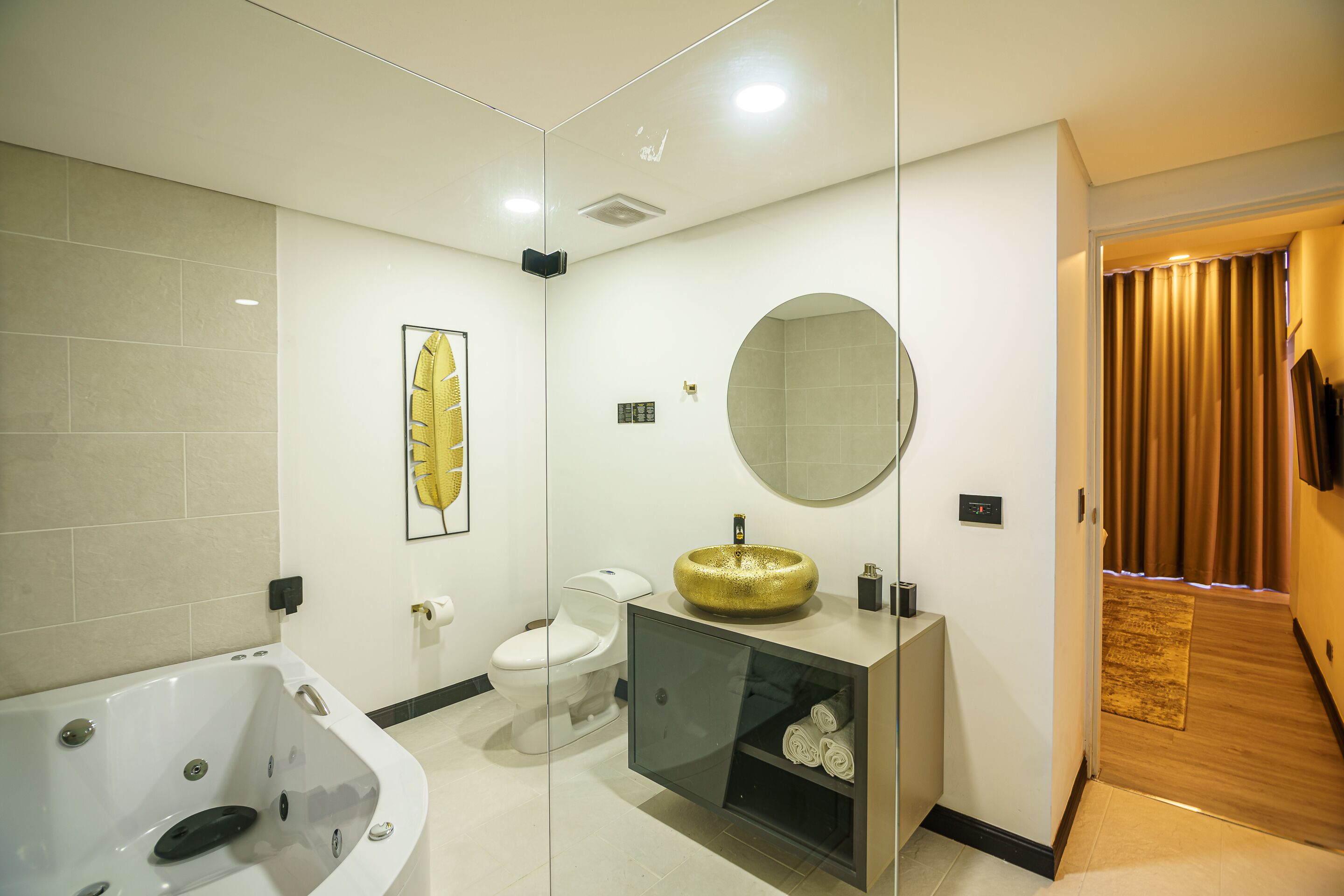 First Class Hotel