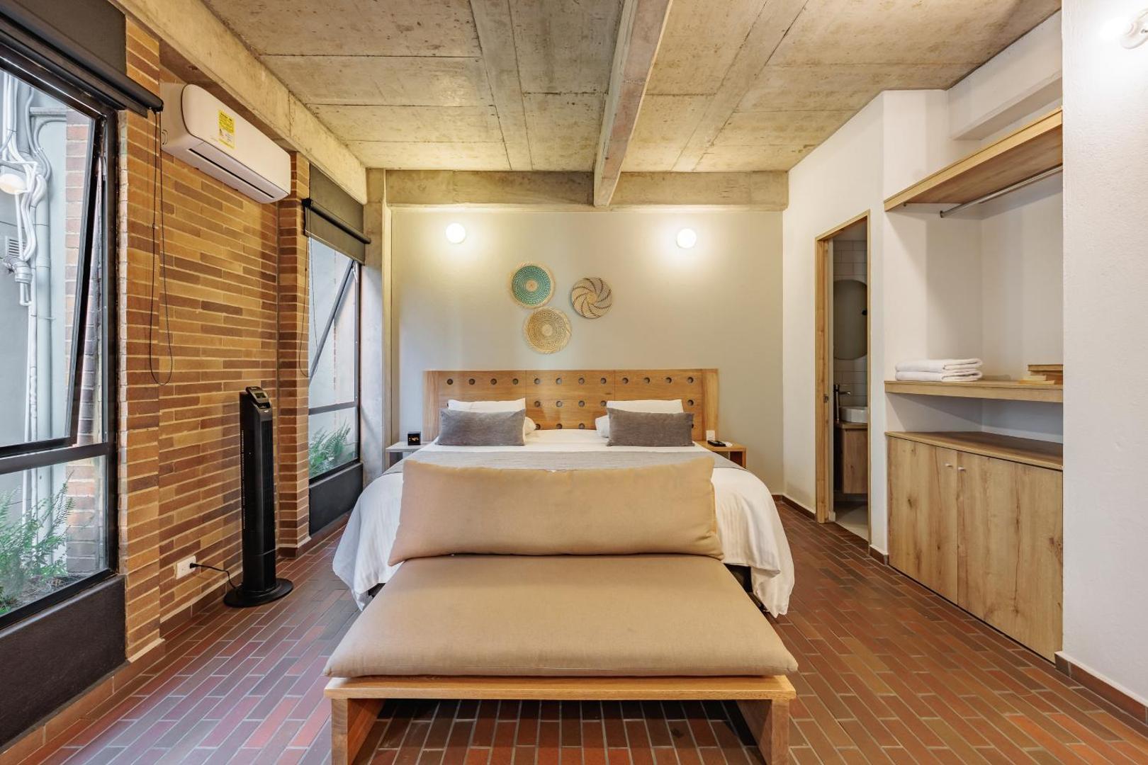 The Somos Flats Laureles