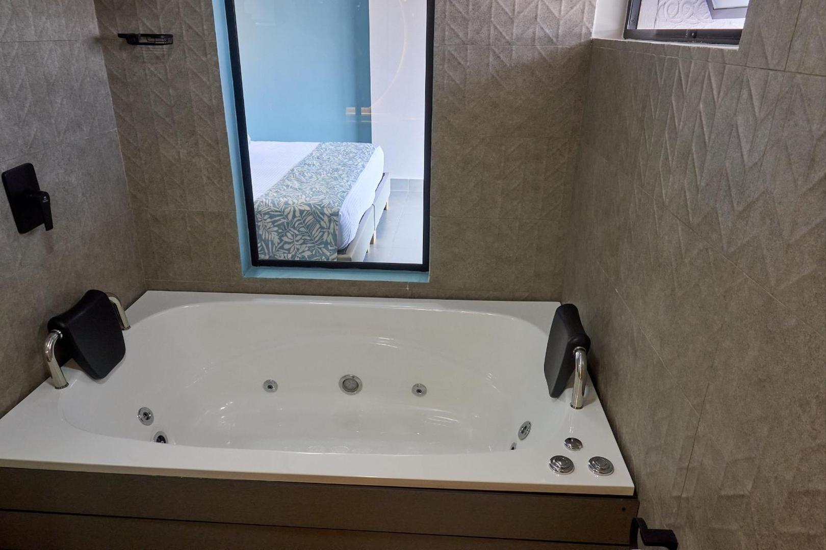 Kamaleb Farallones Hotel