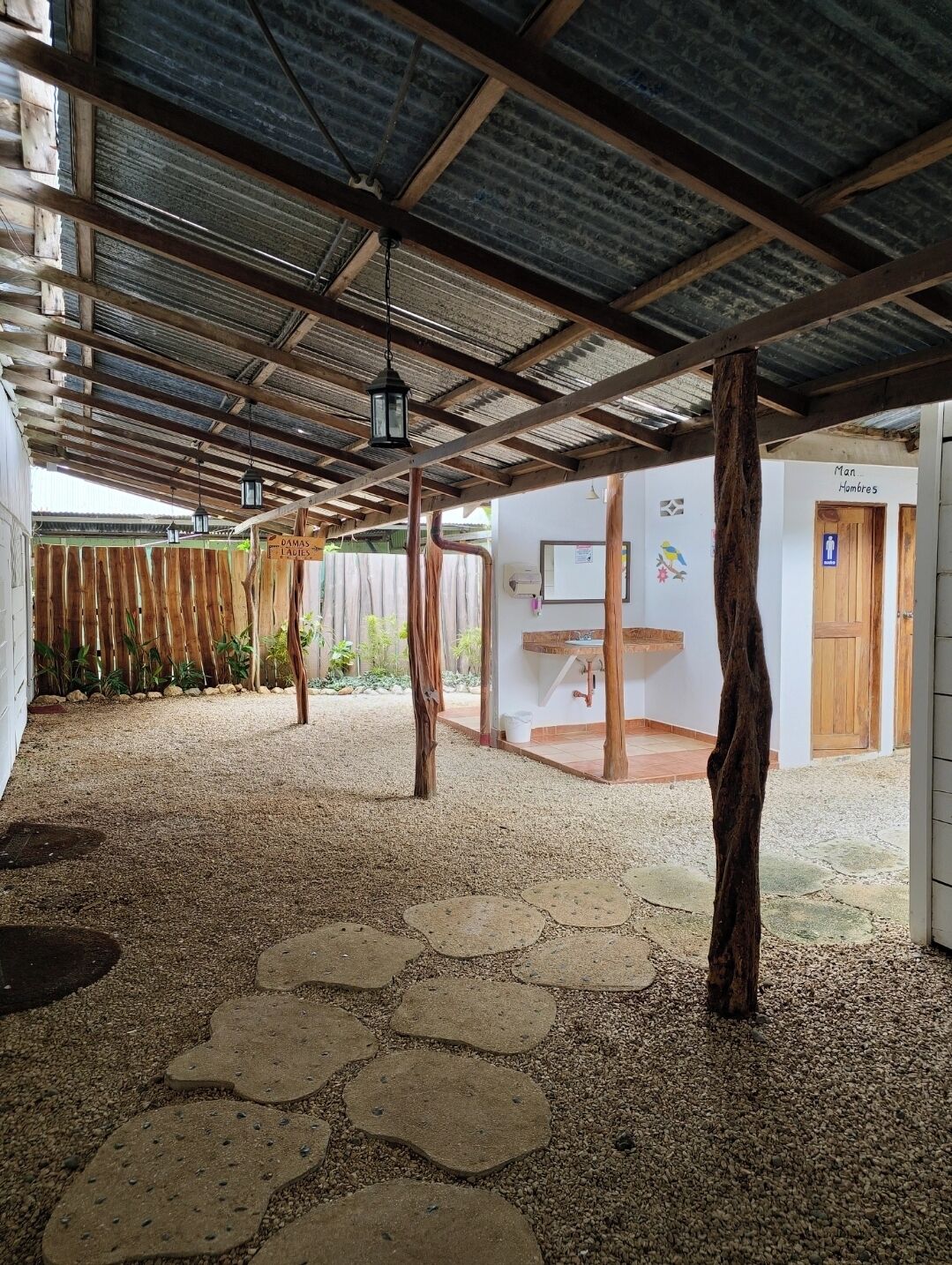 Buddha Hotel & Restaurant