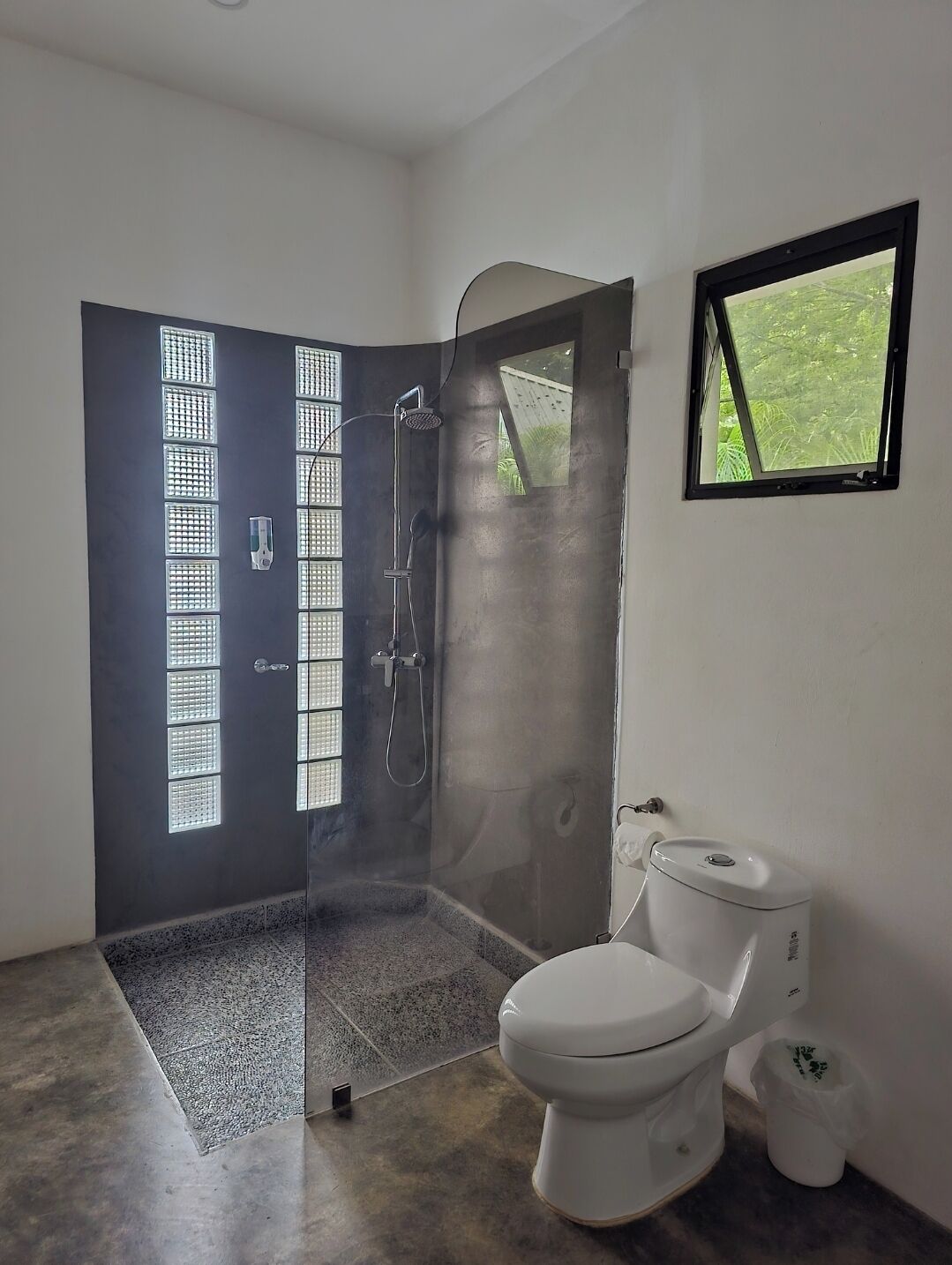 Buddha Hotel & Restaurant