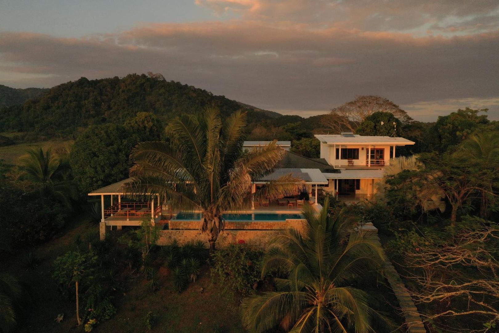 Salvatierra Beachfront Hotel