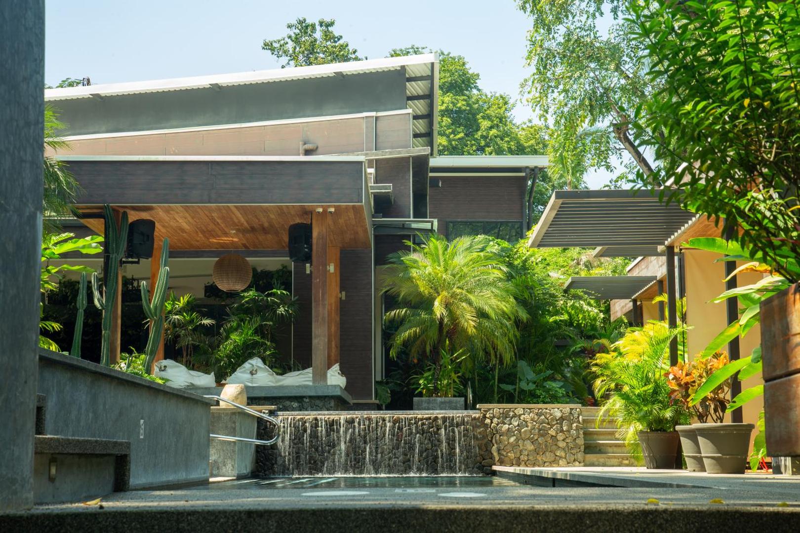 The Withe Palms Nosara Yoga Surf Hotel