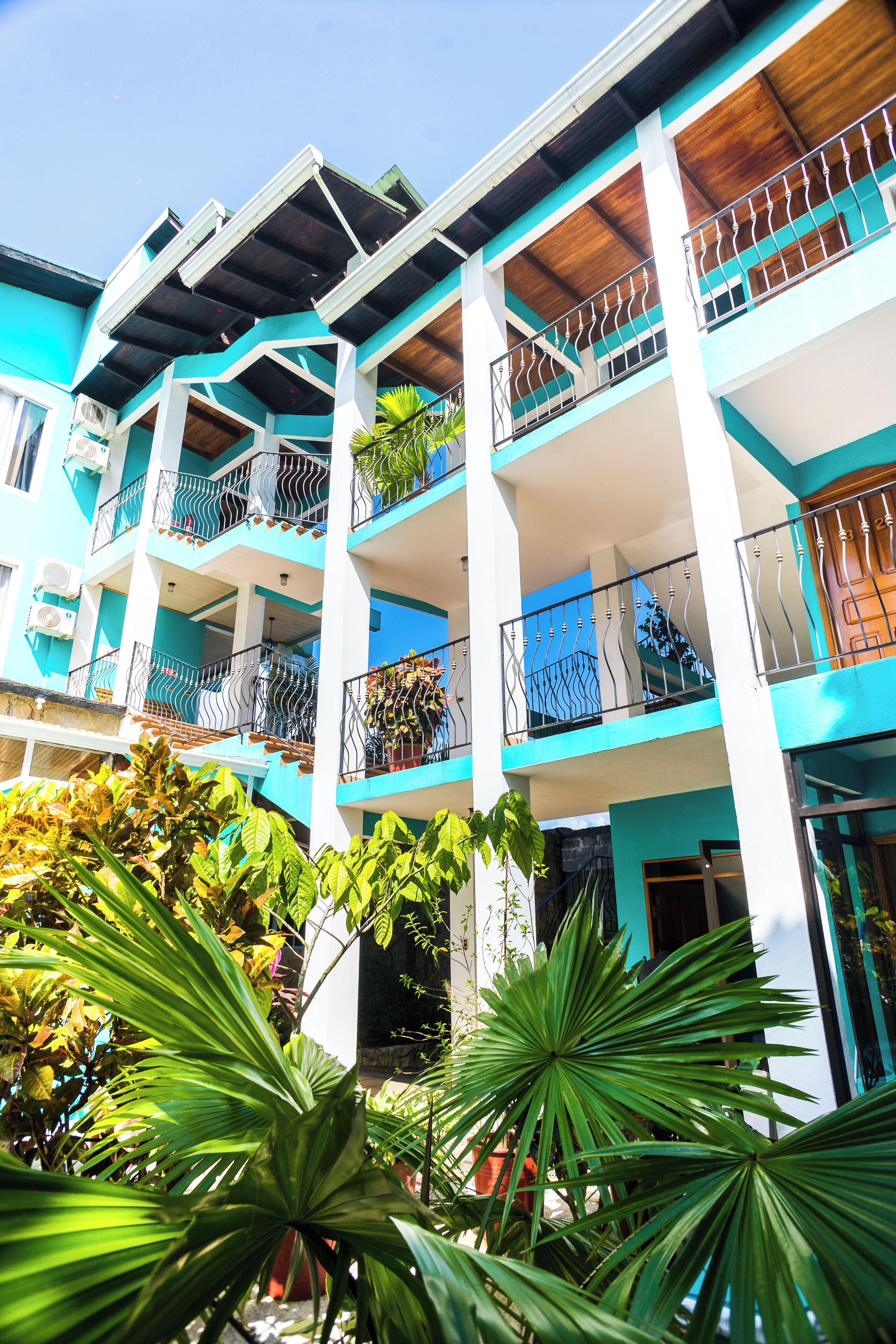 The Blue Suites Spa & Tours