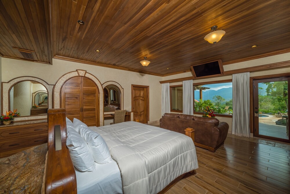 Villa Palacio By The Springs