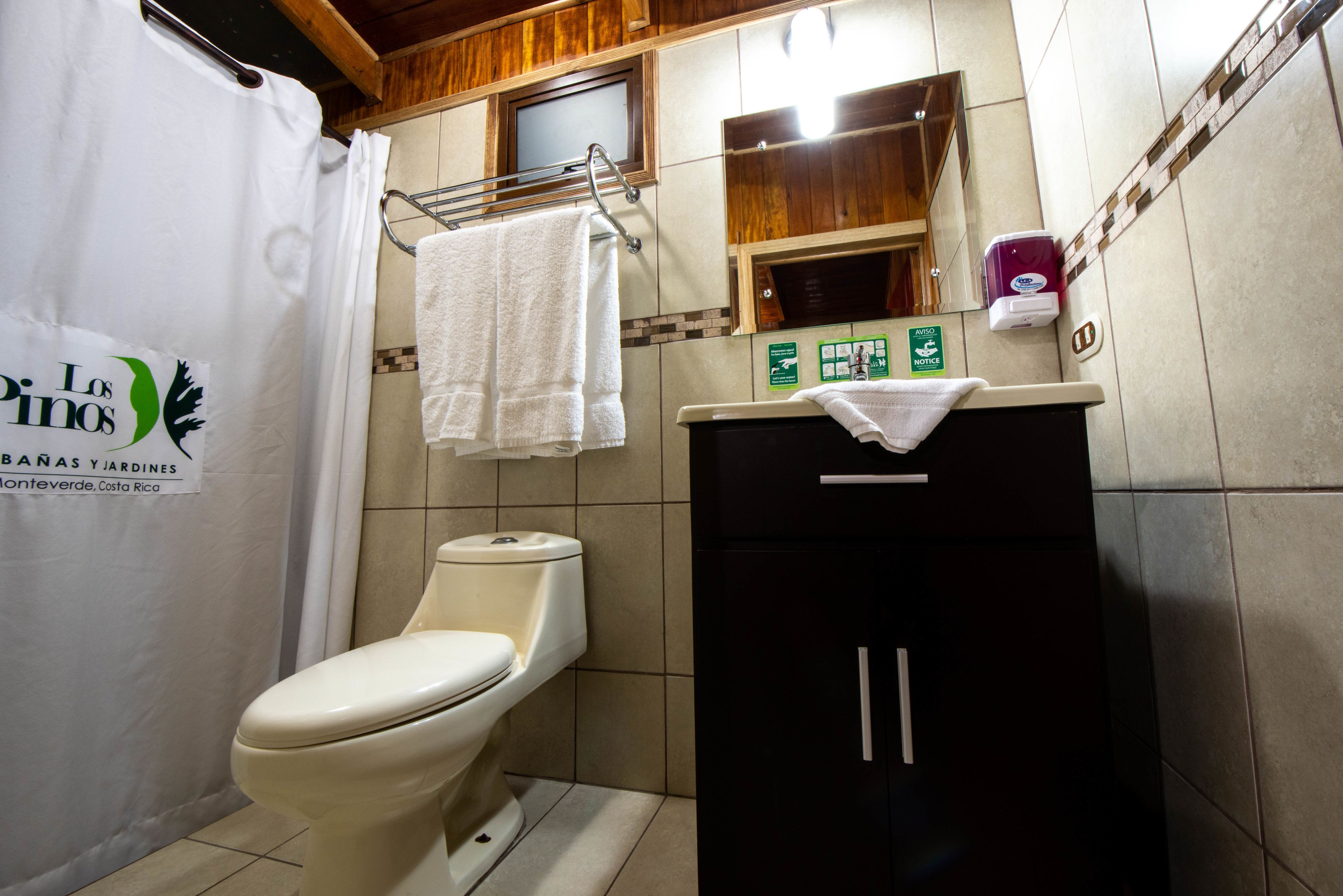 Los Pinos - Cabañas y Jardines