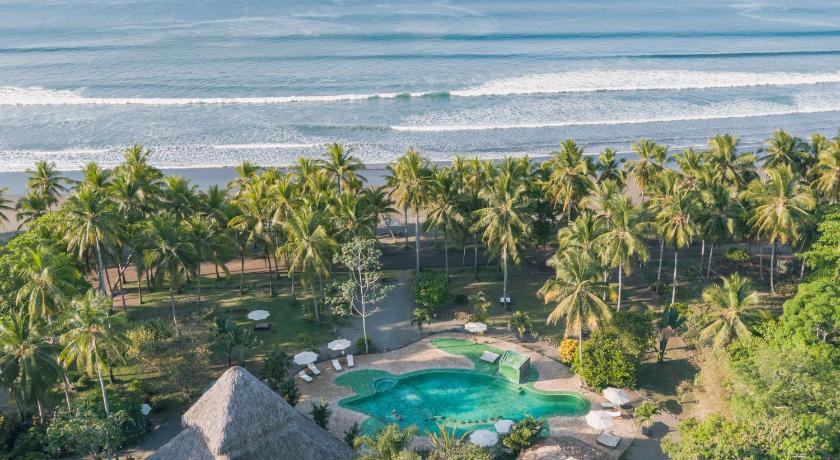 Clandestino Beach Resort