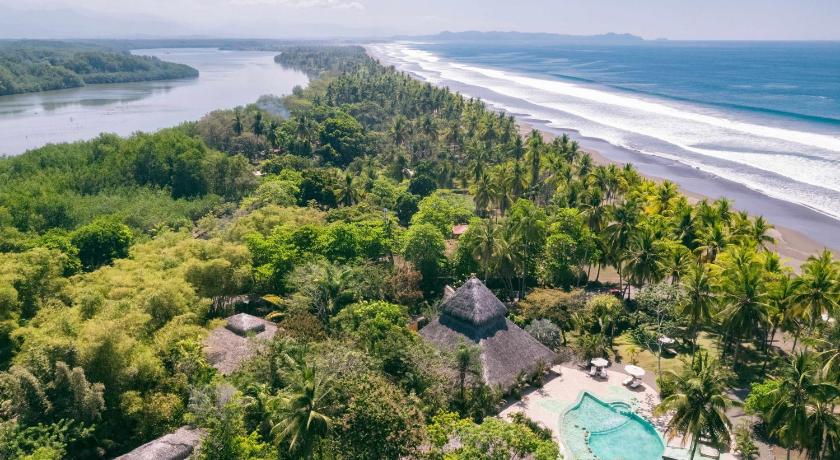 Clandestino Beach Resort