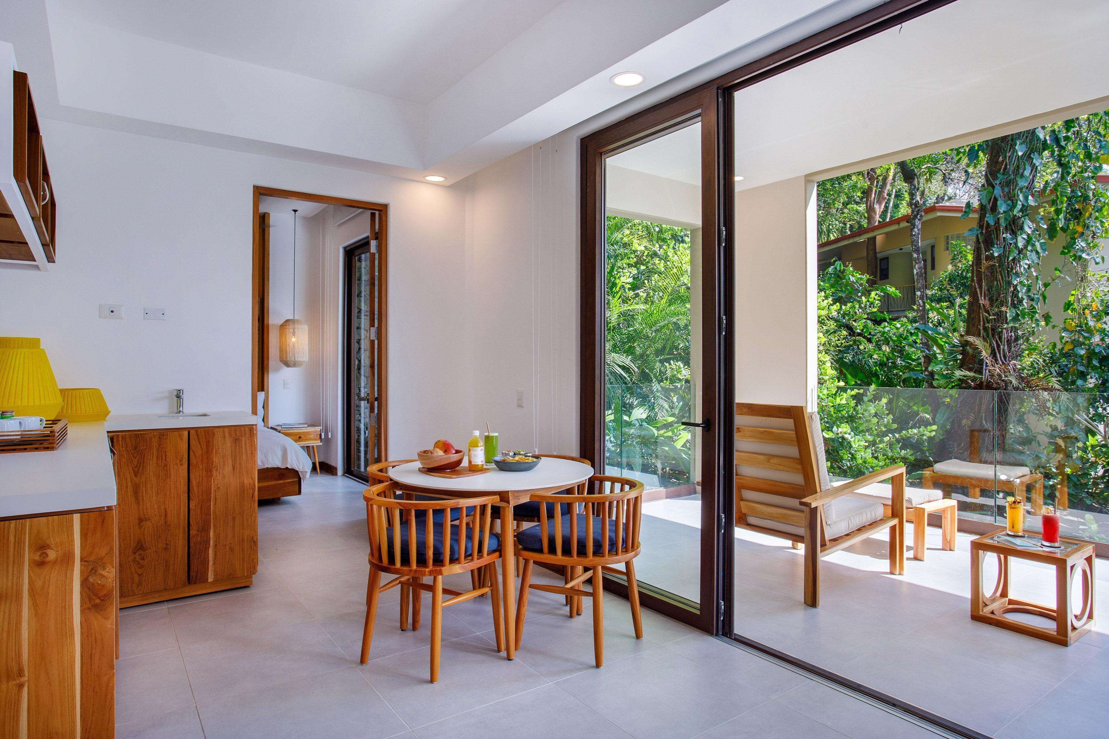 Arenas del Mar Beachfront & Rainforest Resort