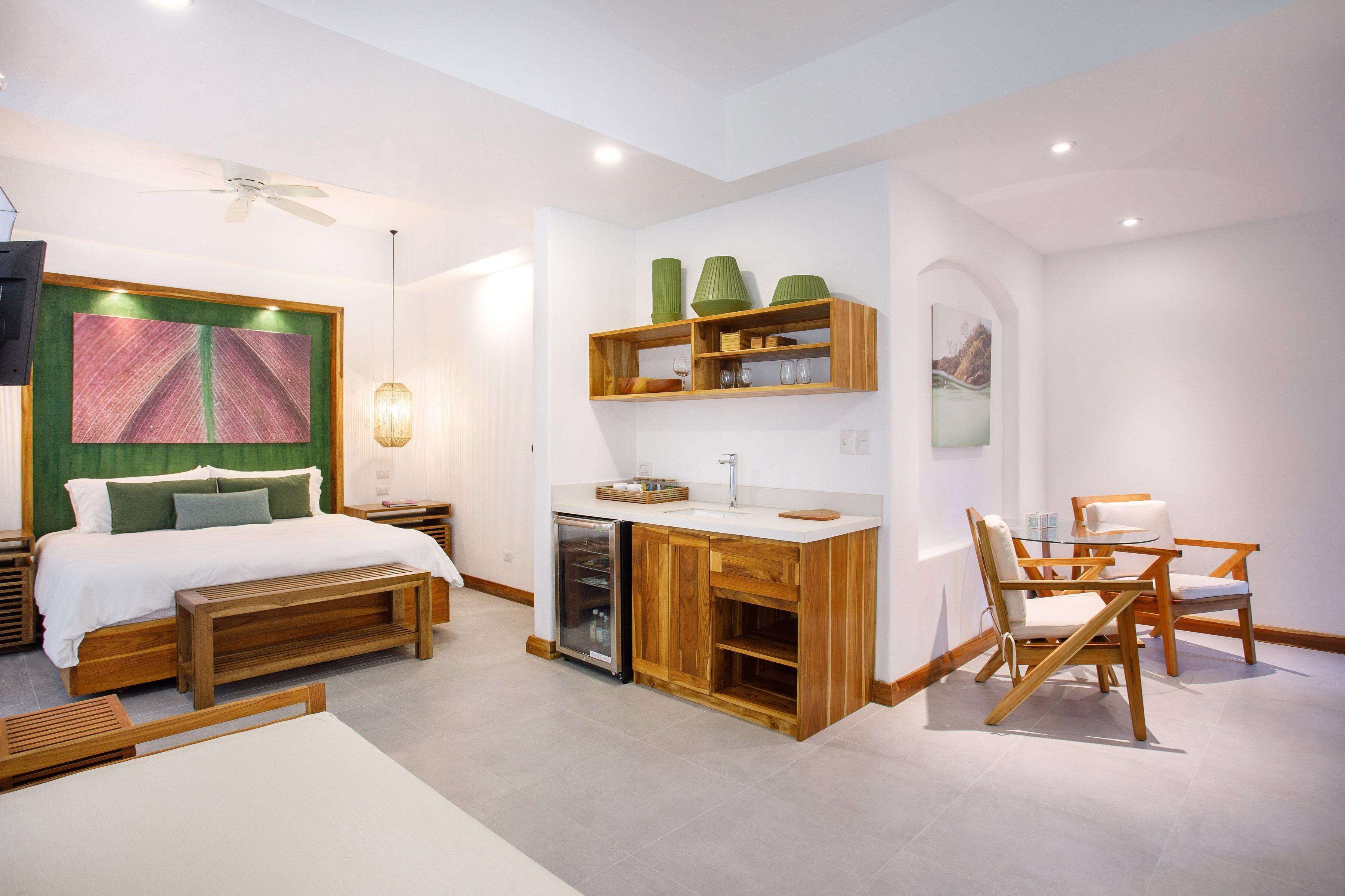 Arenas del Mar Beachfront & Rainforest Resort