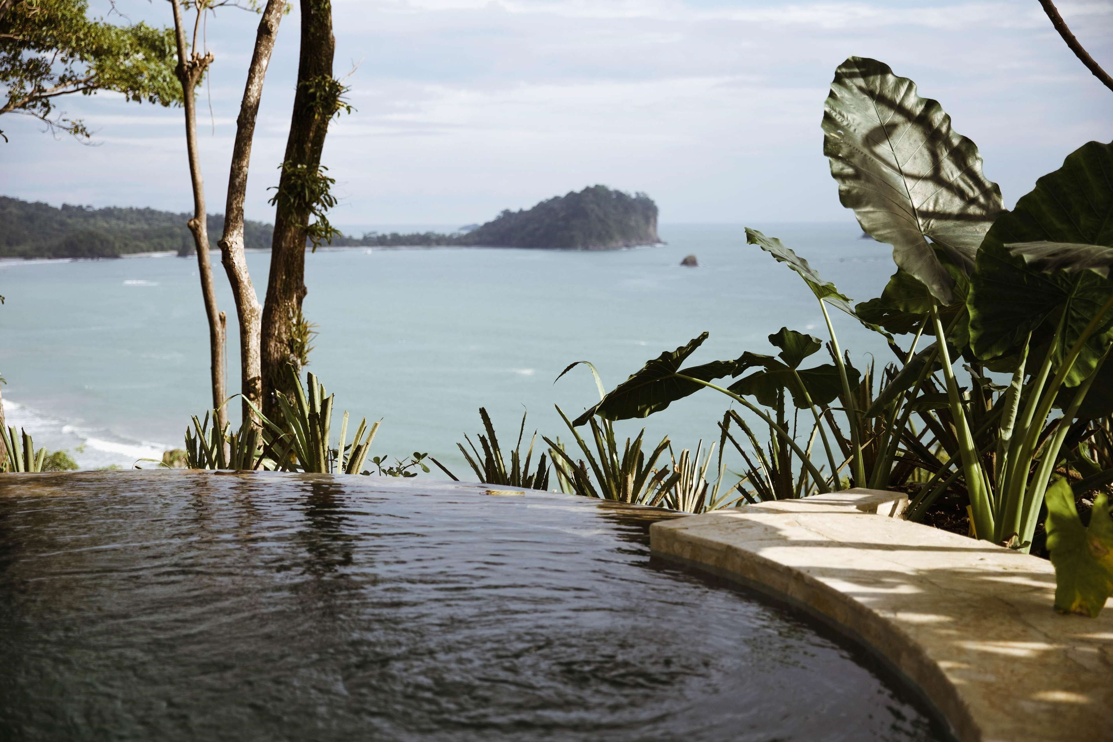 Arenas del Mar Beachfront & Rainforest Resort