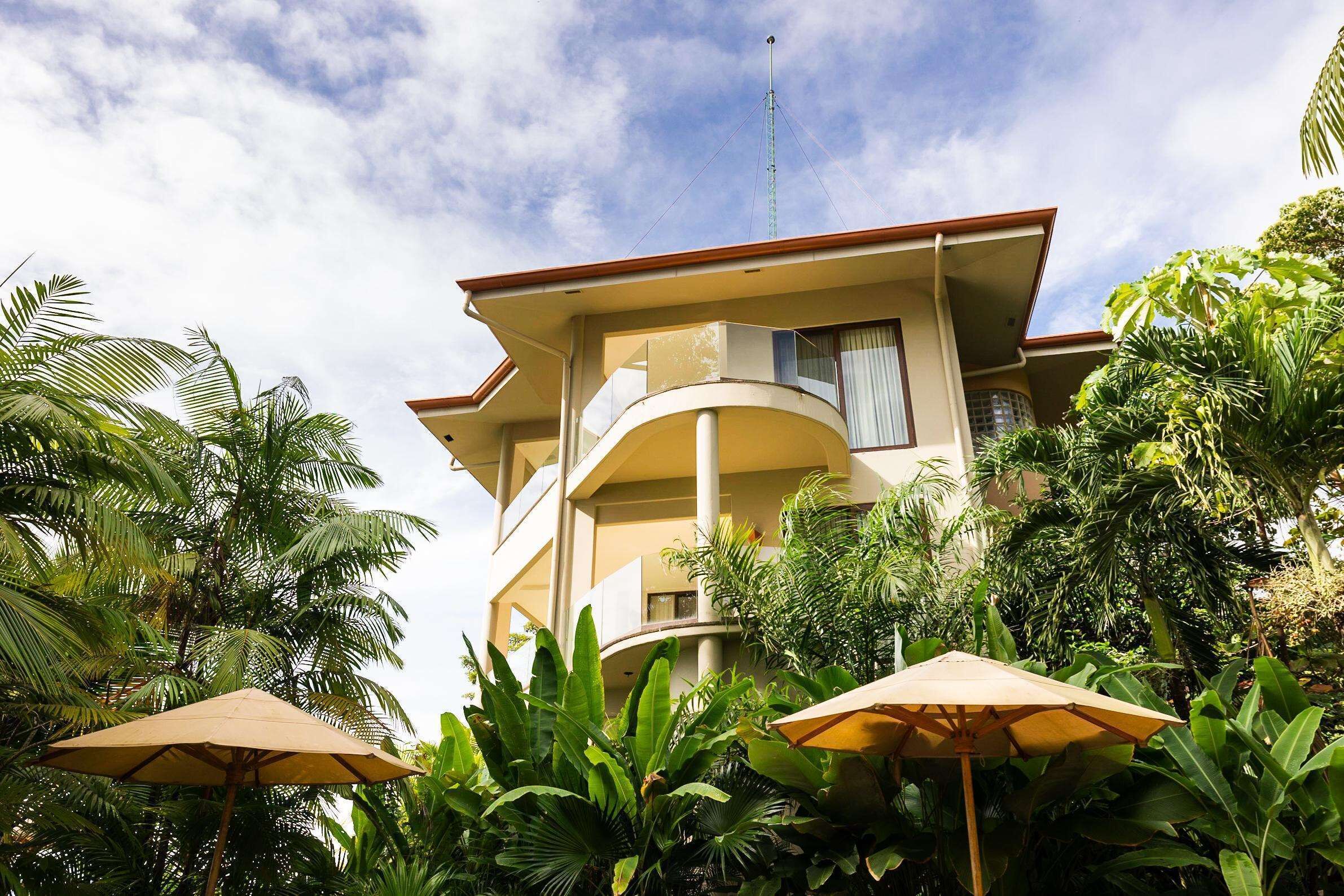 Arenas del Mar Beachfront & Rainforest Resort