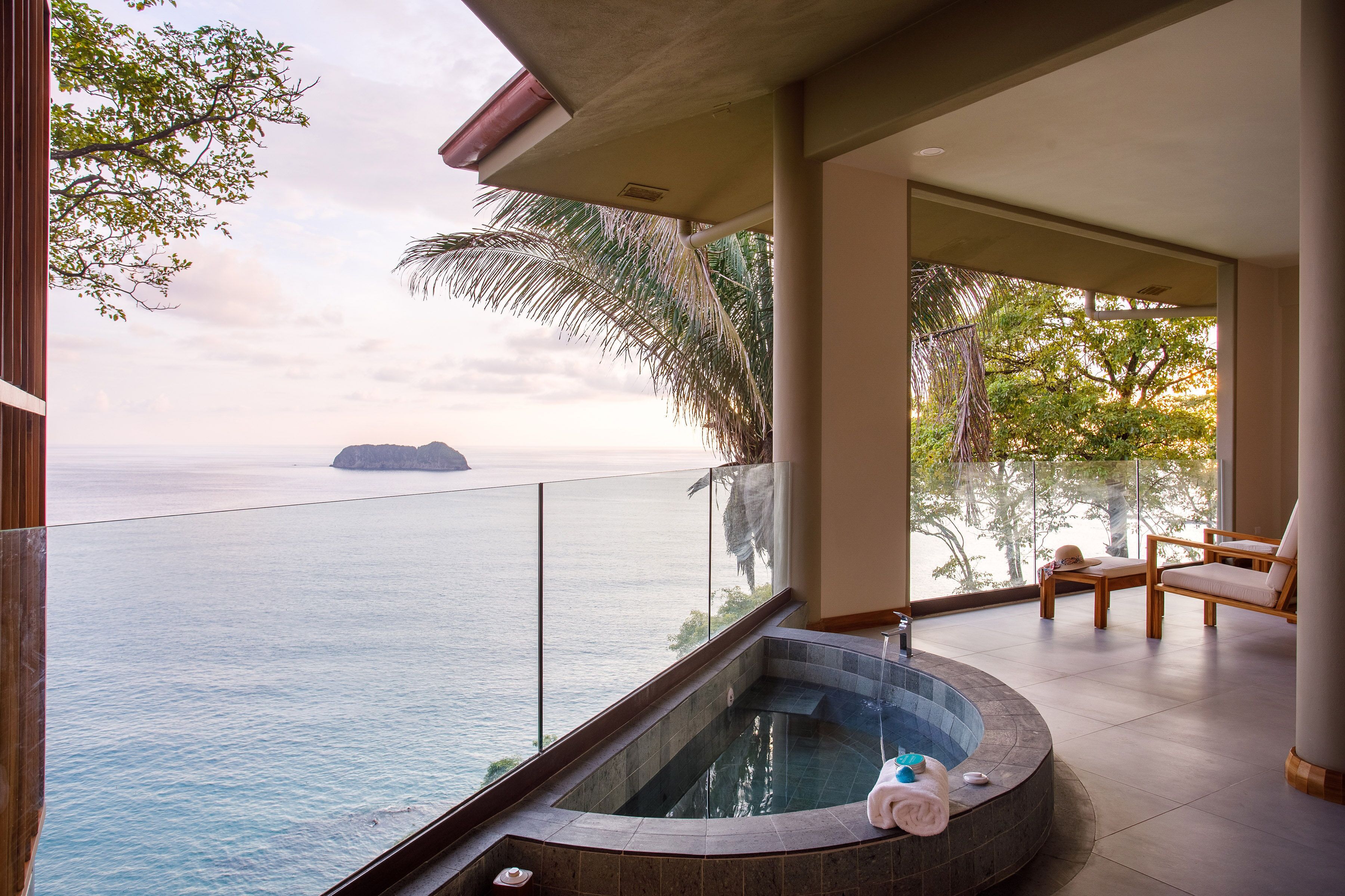 Arenas del Mar Beachfront & Rainforest Resort