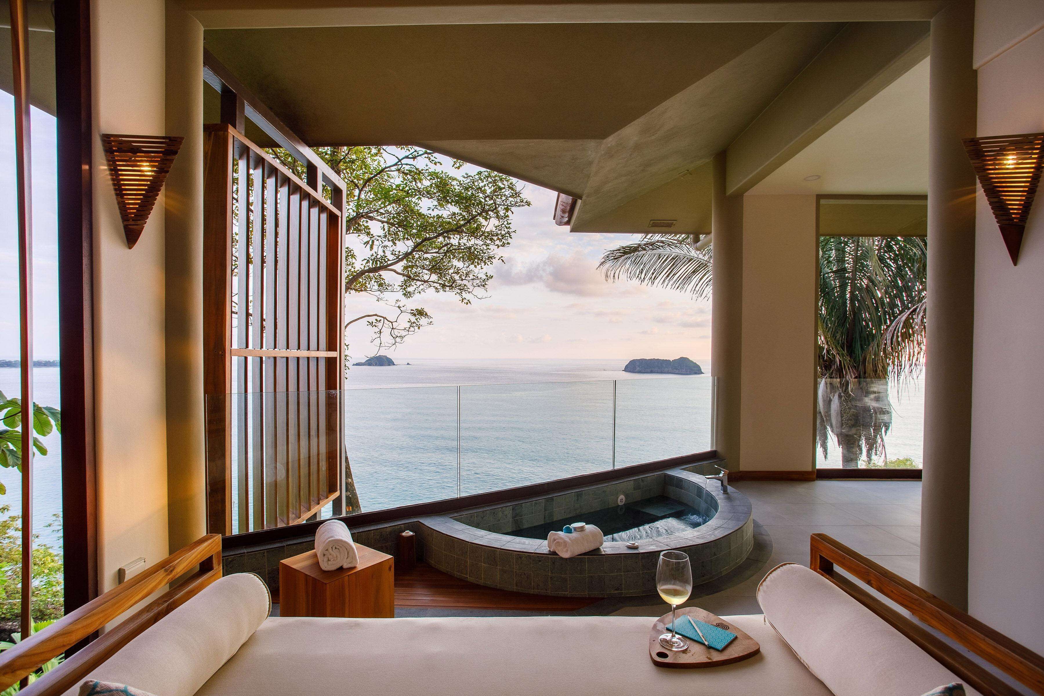 Arenas del Mar Beachfront & Rainforest Resort