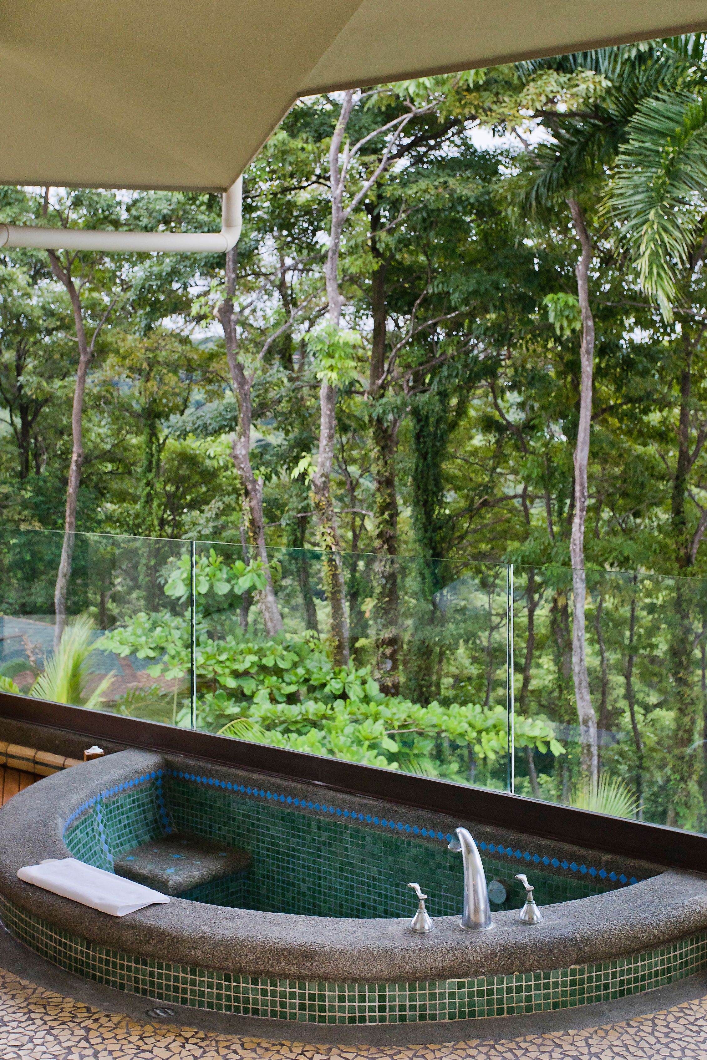 Arenas del Mar Beachfront & Rainforest Resort