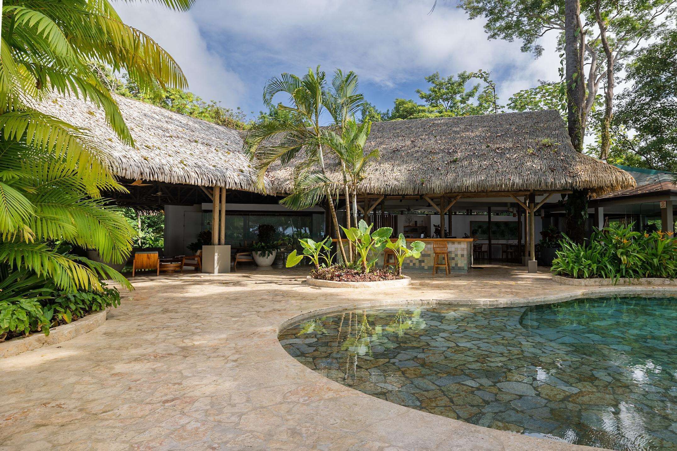 Arenas del Mar Beachfront & Rainforest Resort