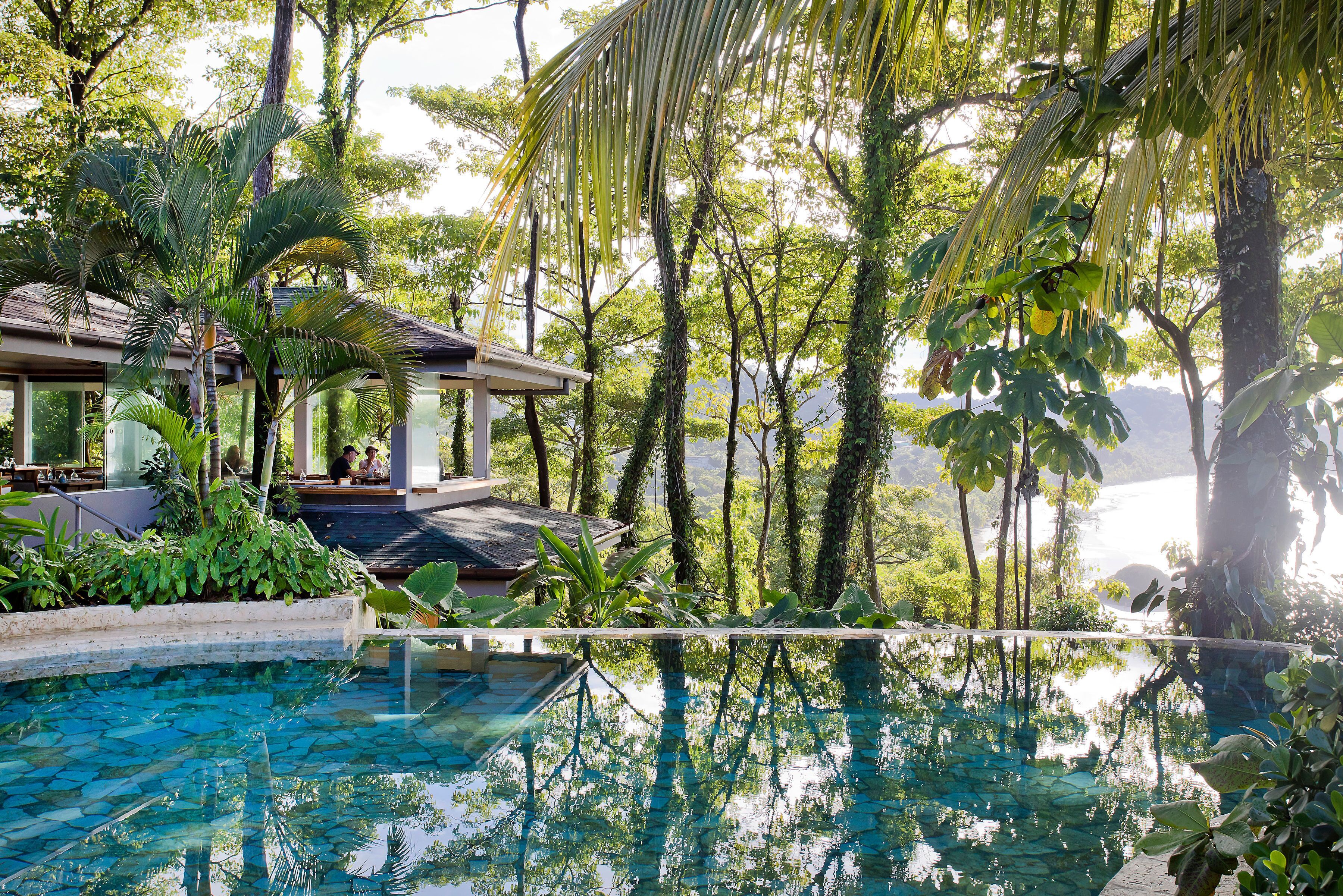 Arenas del Mar Beachfront & Rainforest Resort