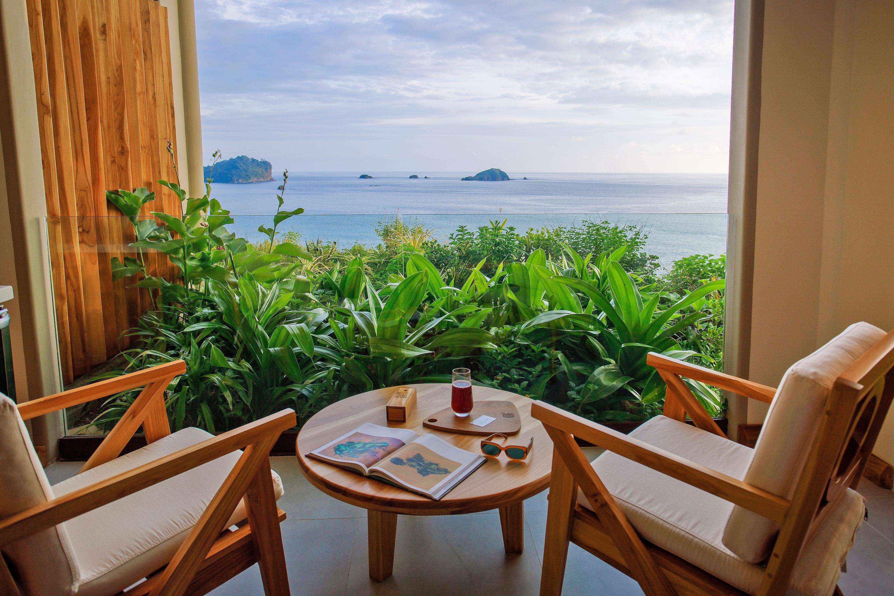 Arenas del Mar Beachfront & Rainforest Resort