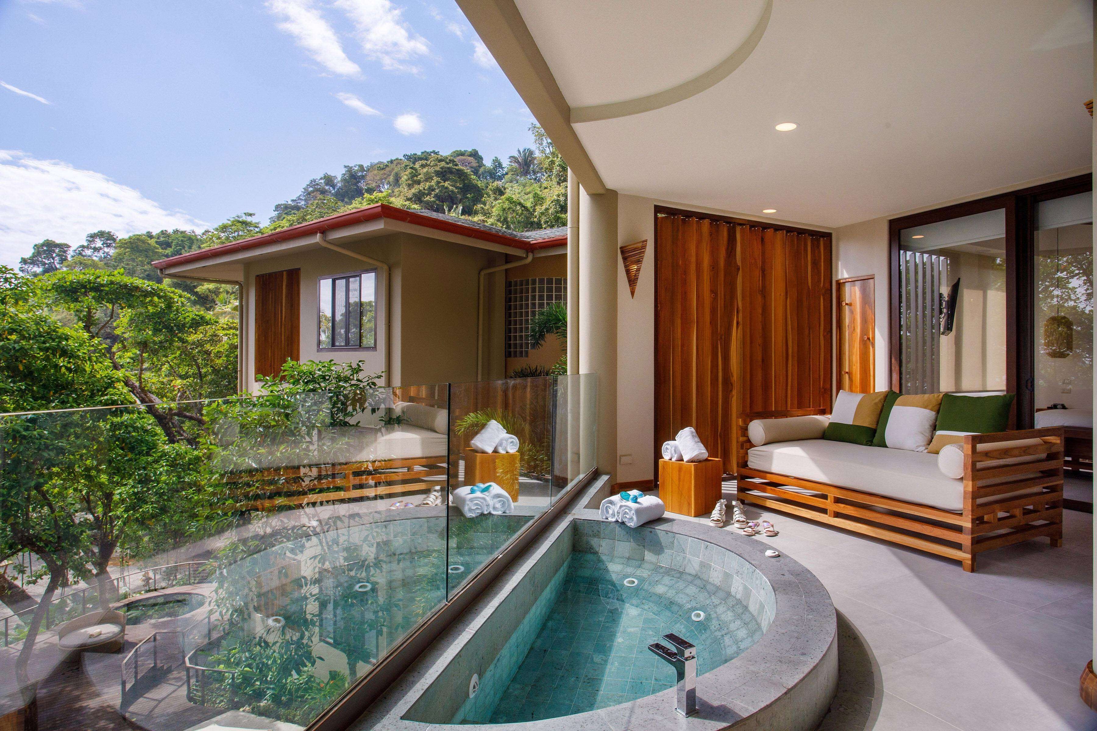 Arenas del Mar Beachfront & Rainforest Resort