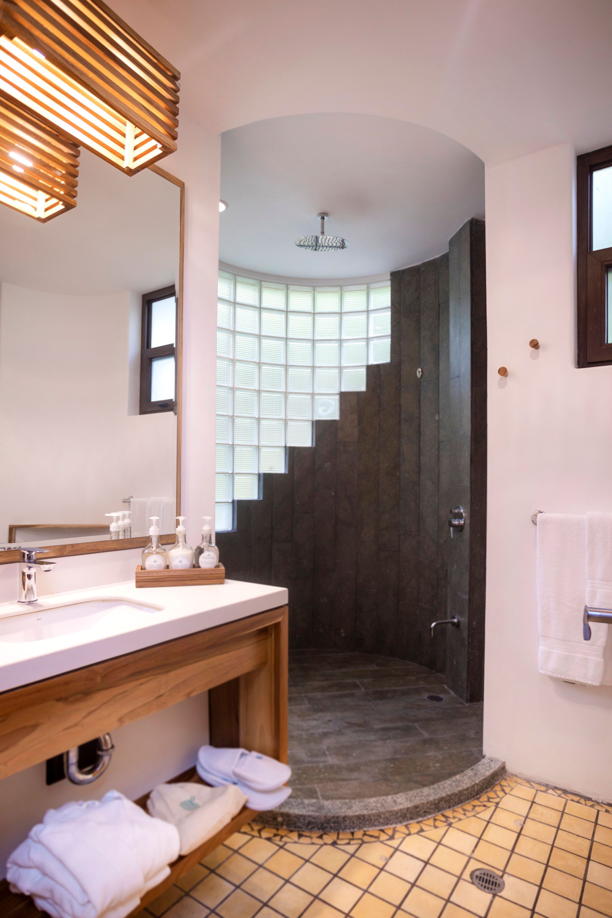 Arenas del Mar Beachfront & Rainforest Resort