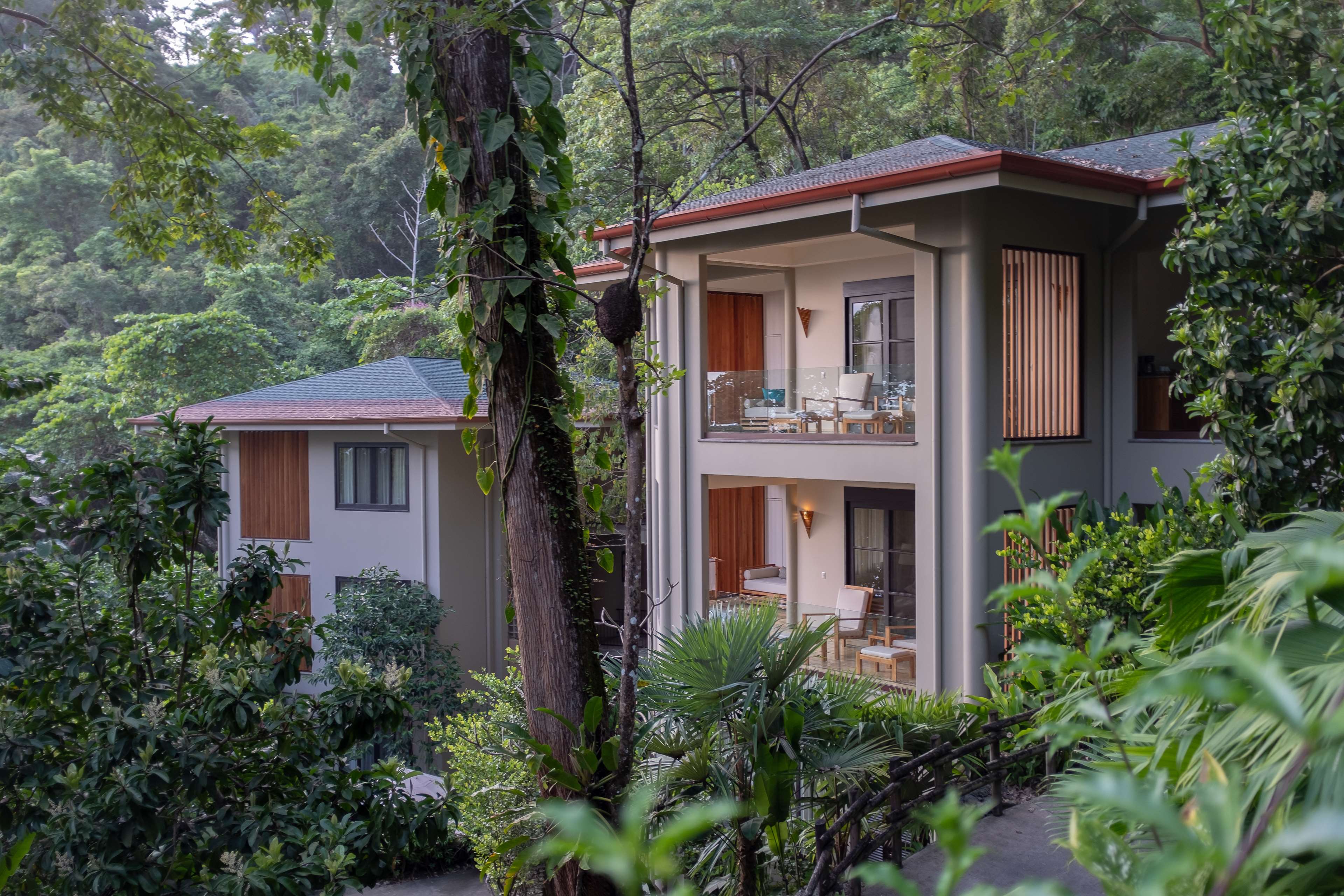 Arenas del Mar Beachfront & Rainforest Resort