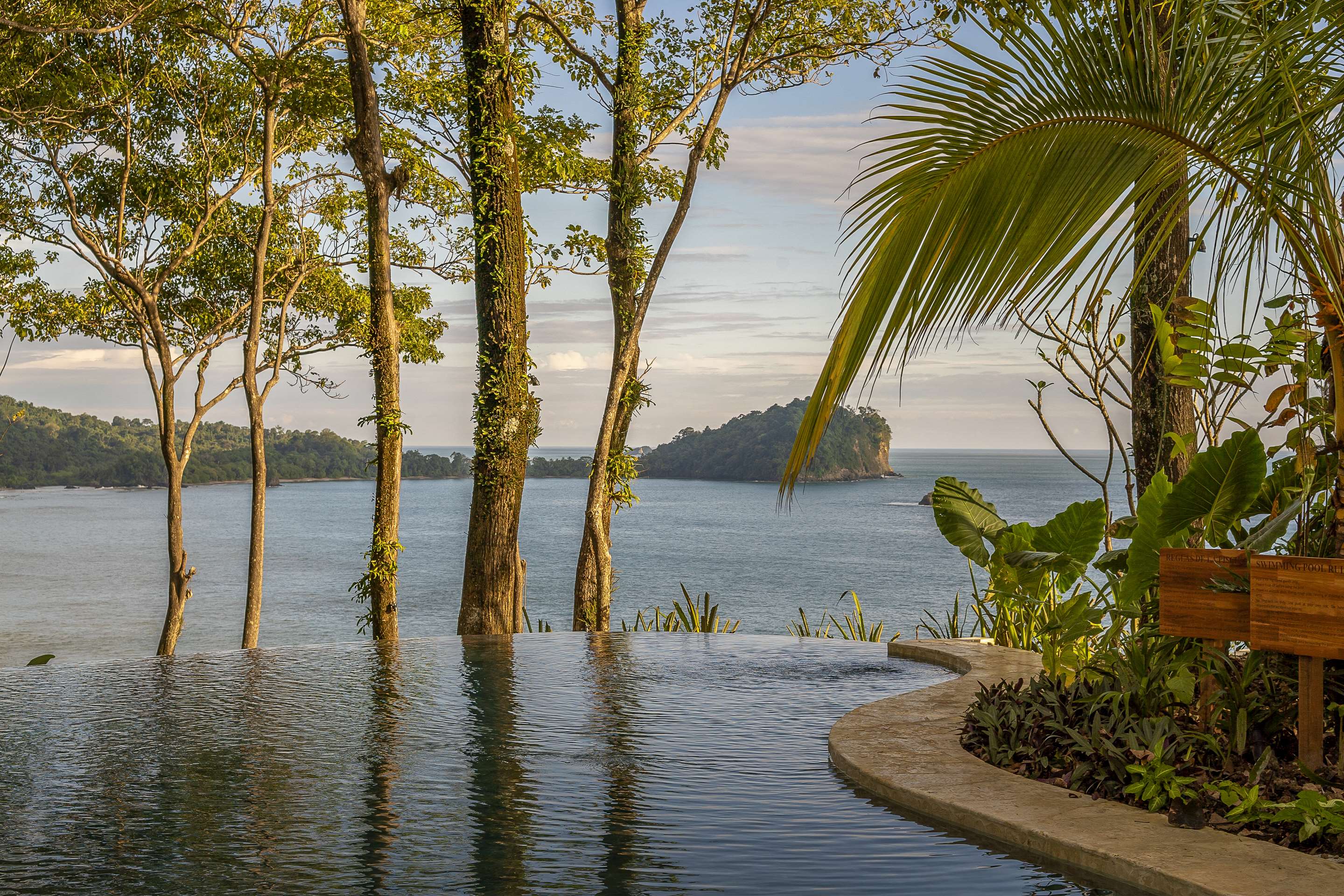 Arenas del Mar Beachfront & Rainforest Resort