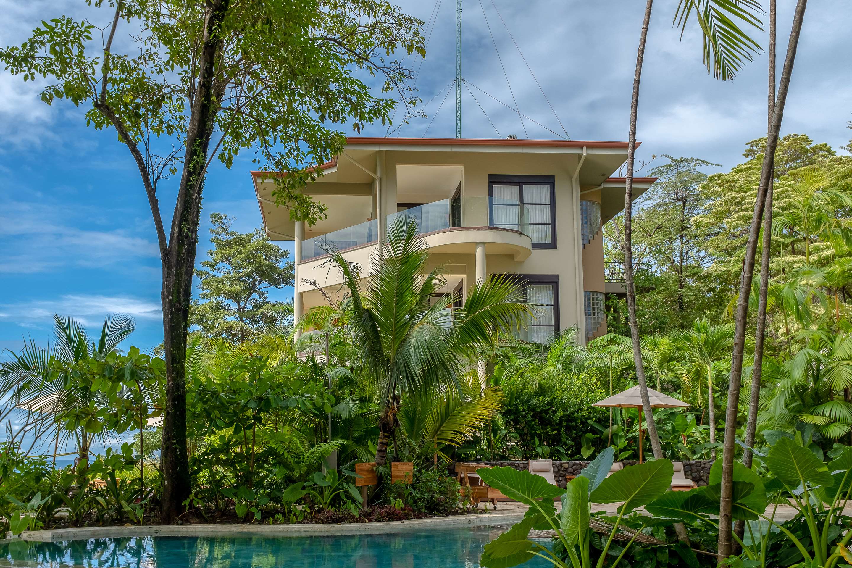 Arenas del Mar Beachfront & Rainforest Resort