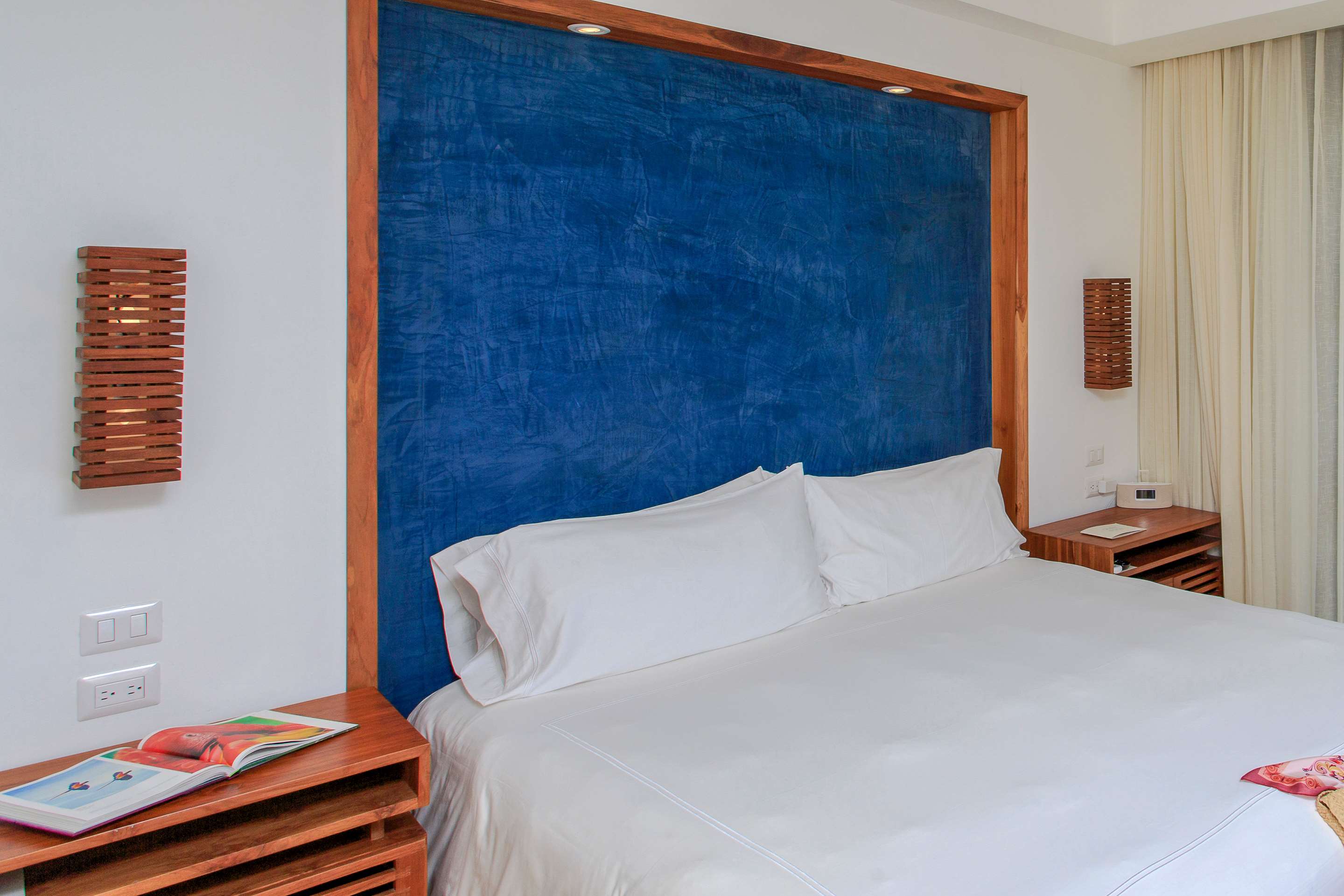 Arenas del Mar Beachfront & Rainforest Resort