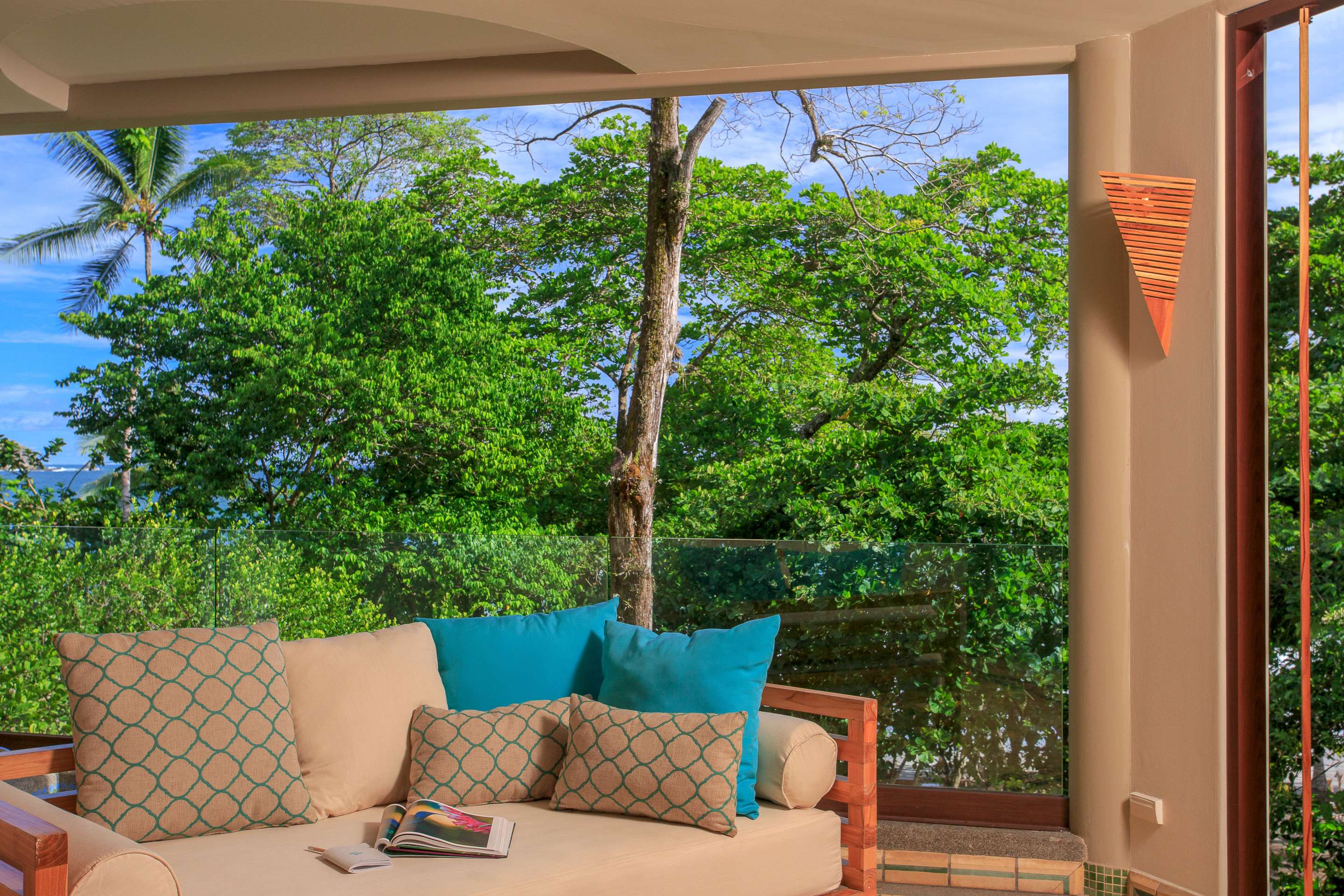 Arenas del Mar Beachfront & Rainforest Resort