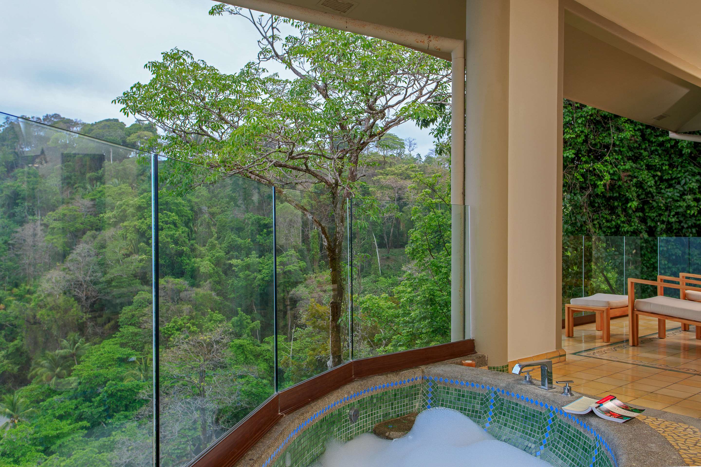 Arenas del Mar Beachfront & Rainforest Resort