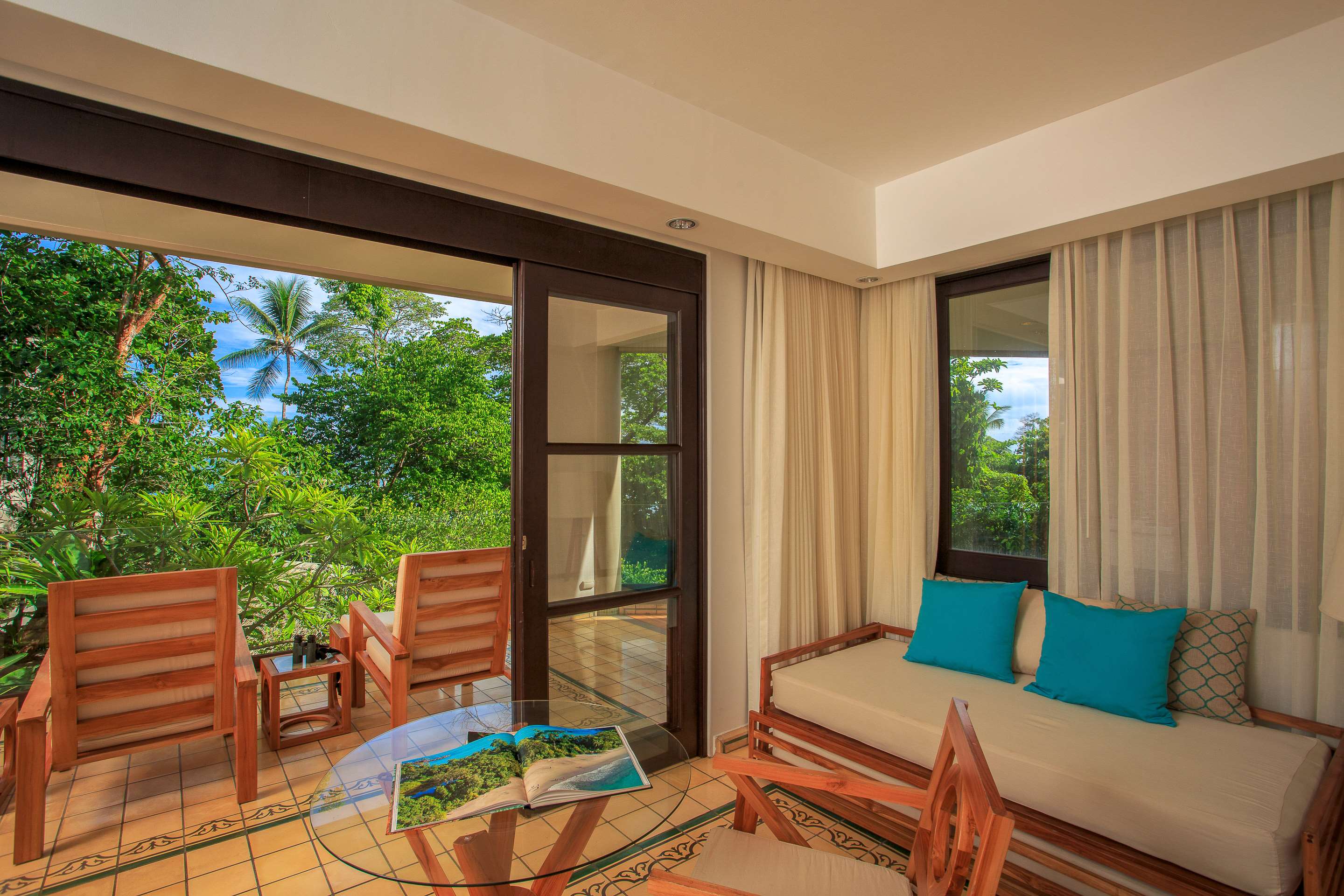 Arenas del Mar Beachfront & Rainforest Resort