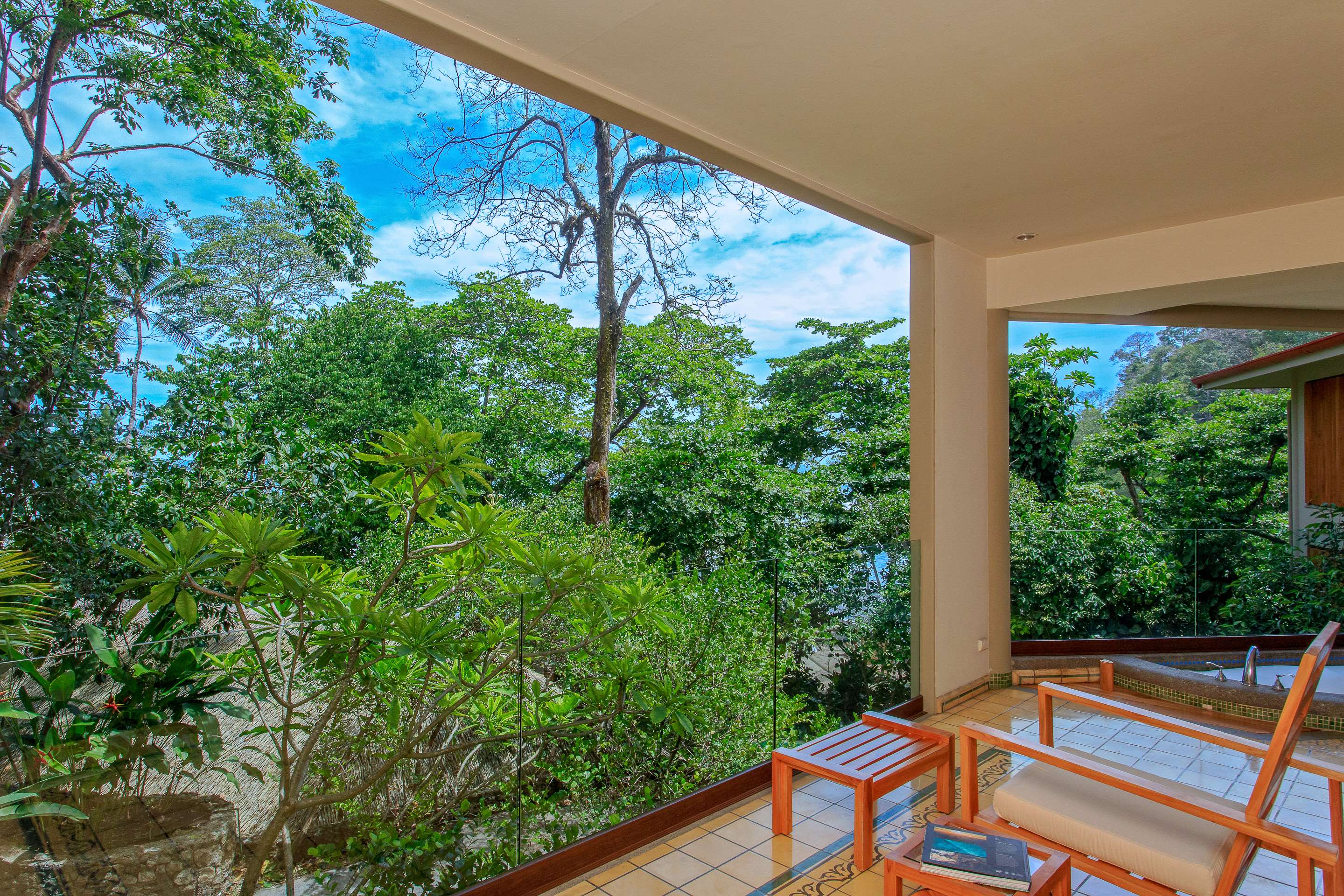 Arenas del Mar Beachfront & Rainforest Resort