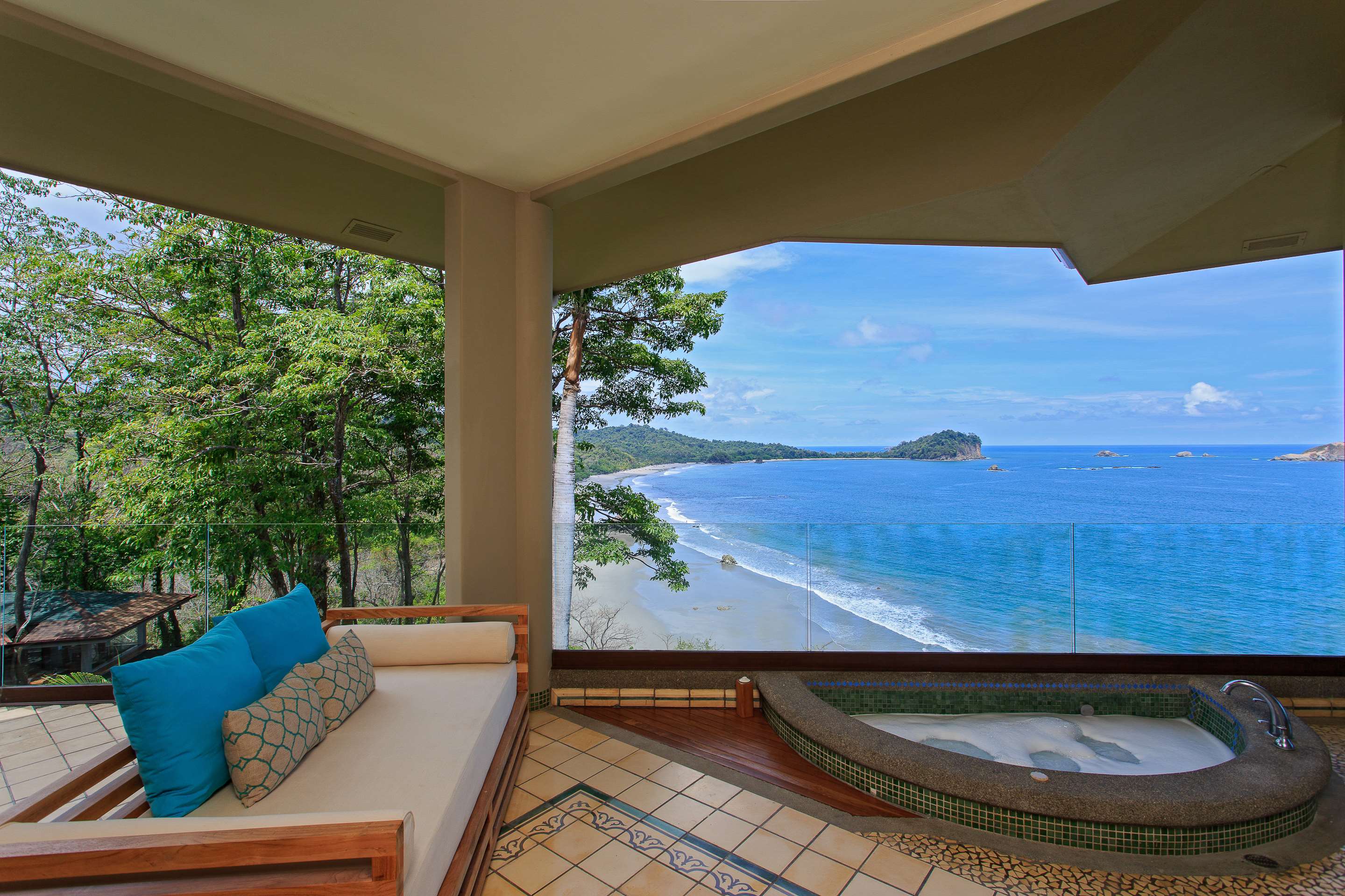 Arenas del Mar Beachfront & Rainforest Resort