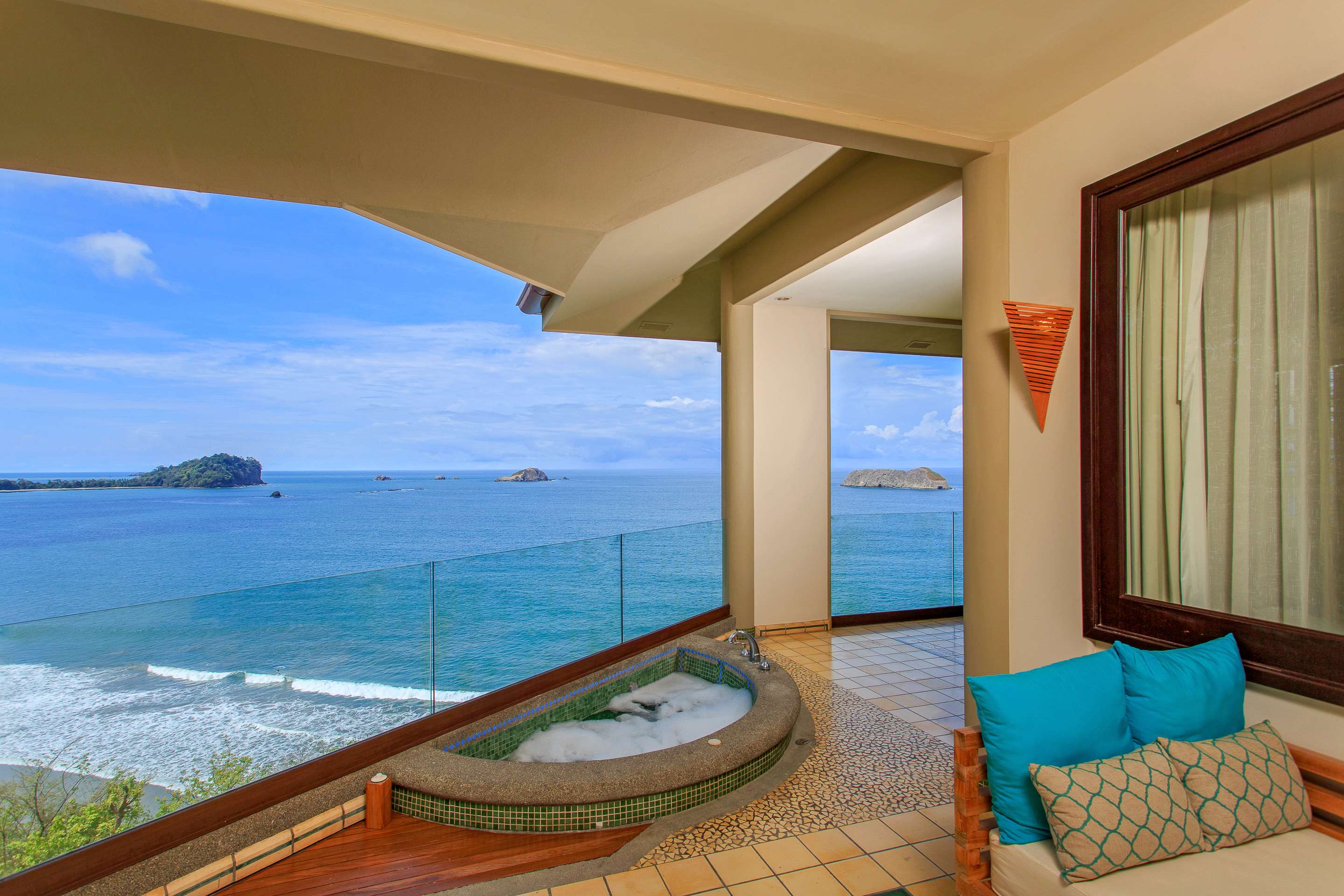 Arenas del Mar Beachfront & Rainforest Resort