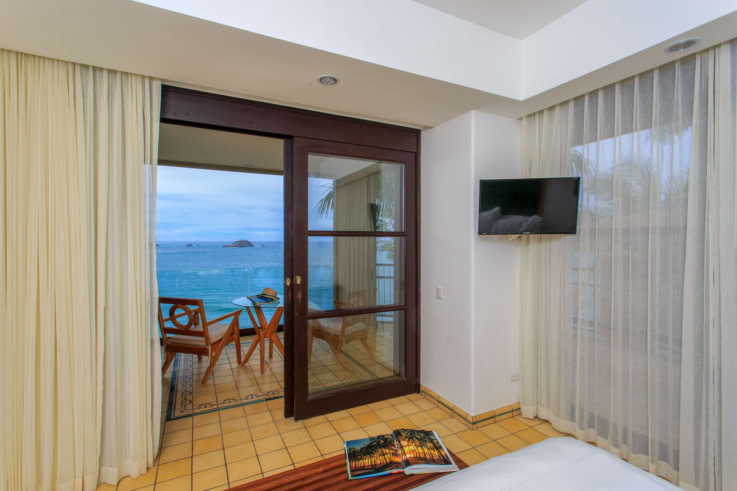 Arenas del Mar Beachfront & Rainforest Resort