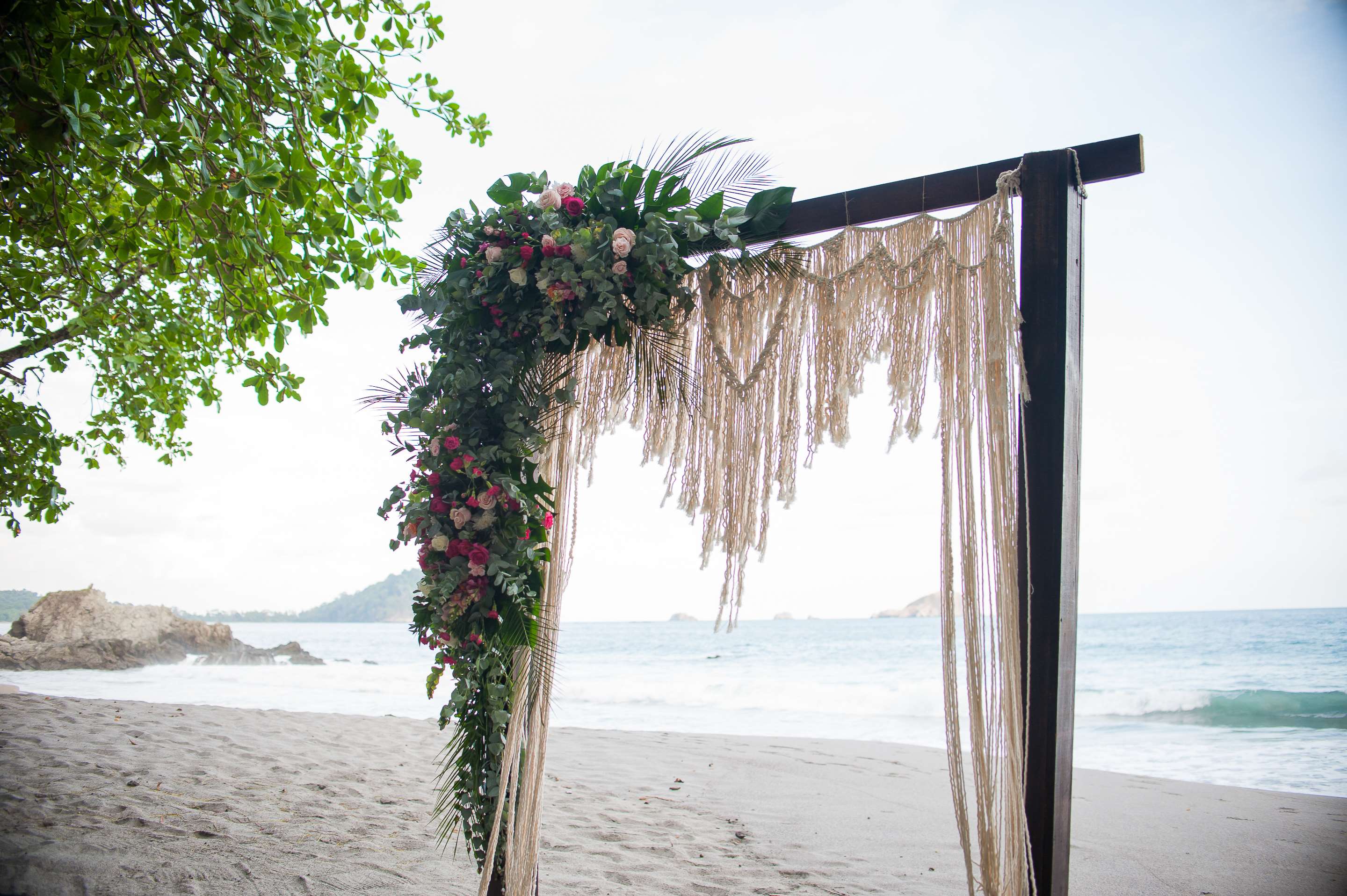 Arenas del Mar Beachfront & Rainforest Resort