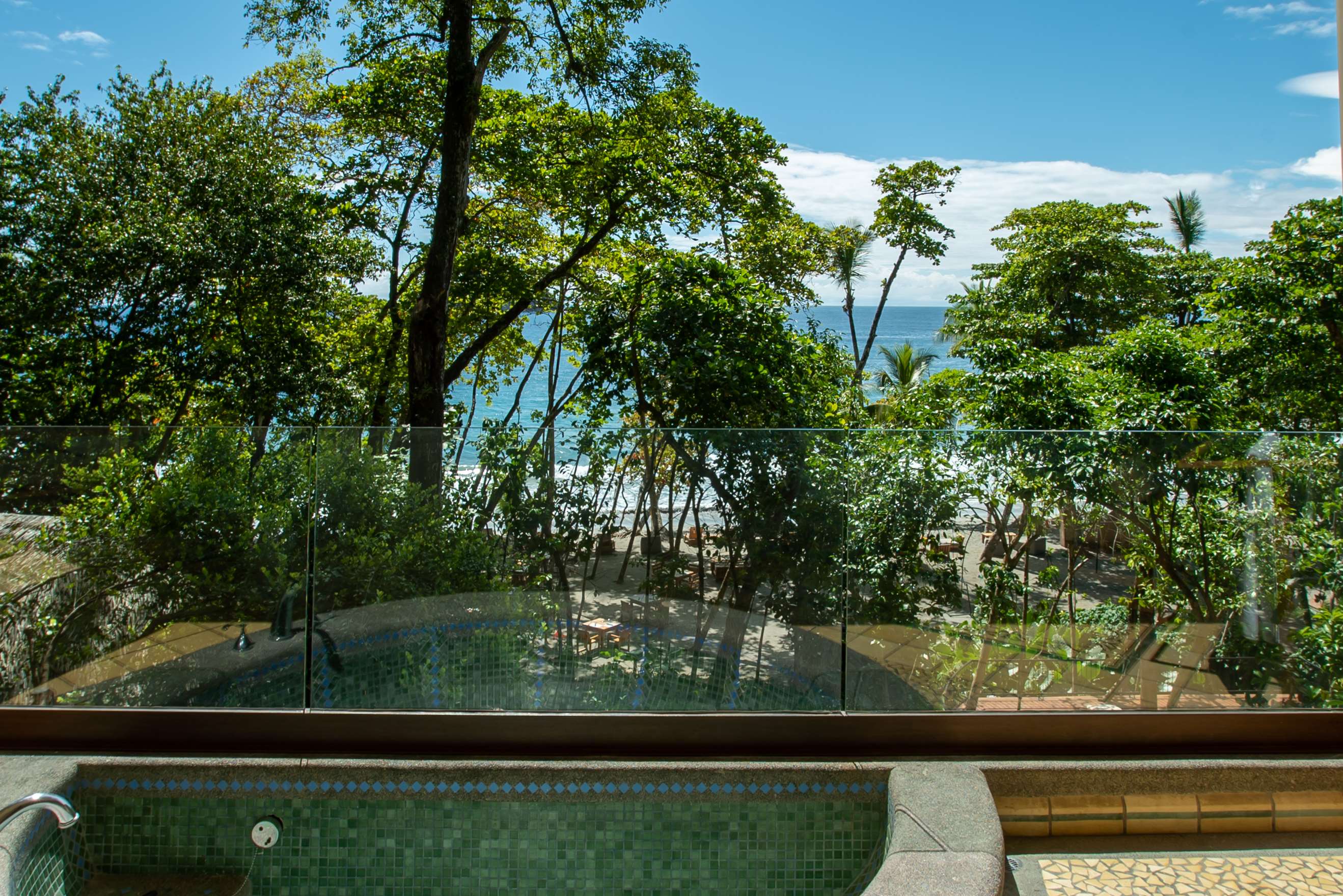 Arenas del Mar Beachfront & Rainforest Resort