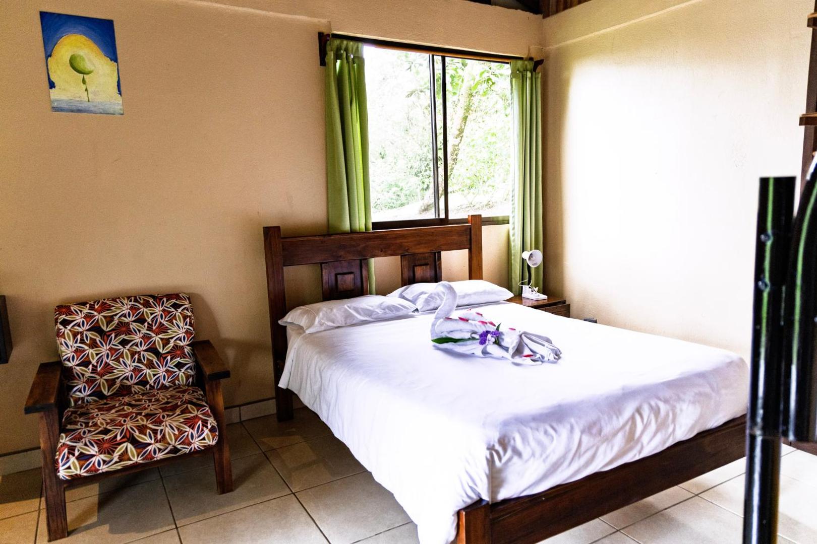 Essence Arenal Hostel