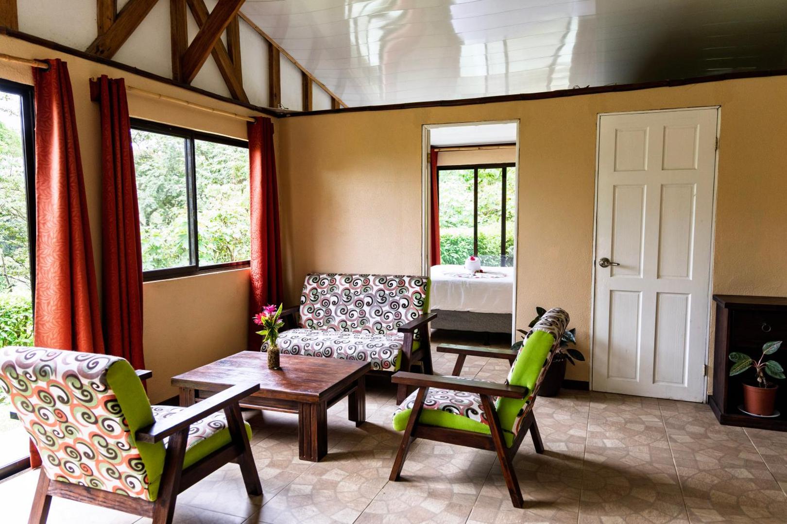 Essence Arenal Hostel