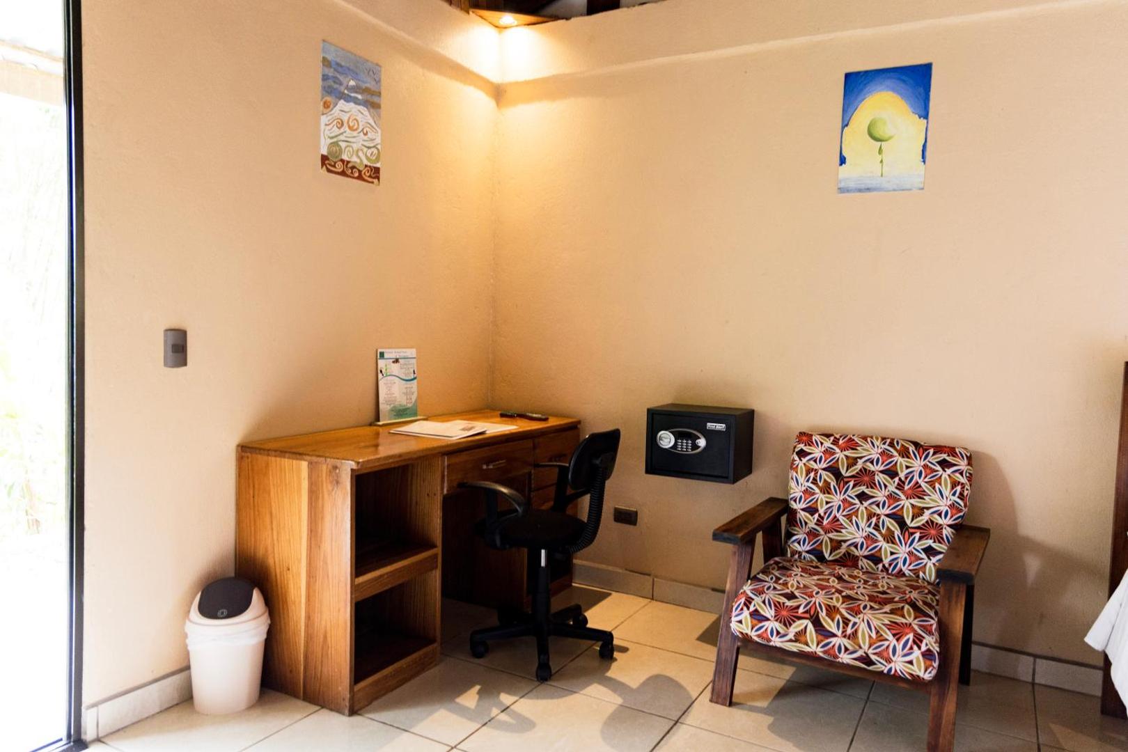 Essence Arenal Hostel