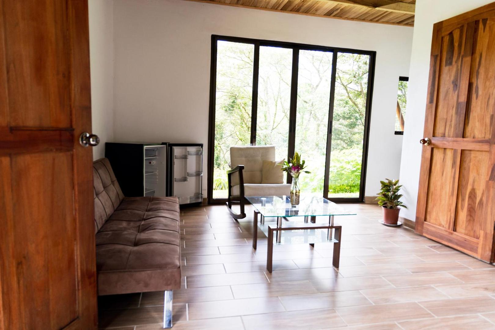 Essence Arenal Hostel