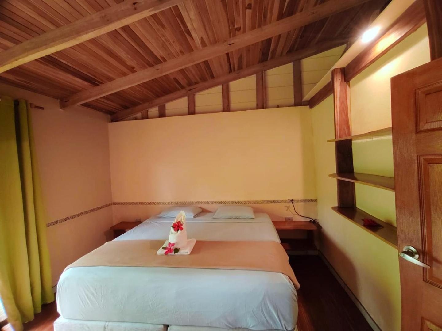 Essence Arenal Hostel