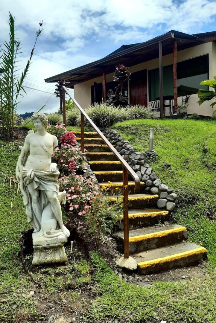 Essence Arenal Hostel